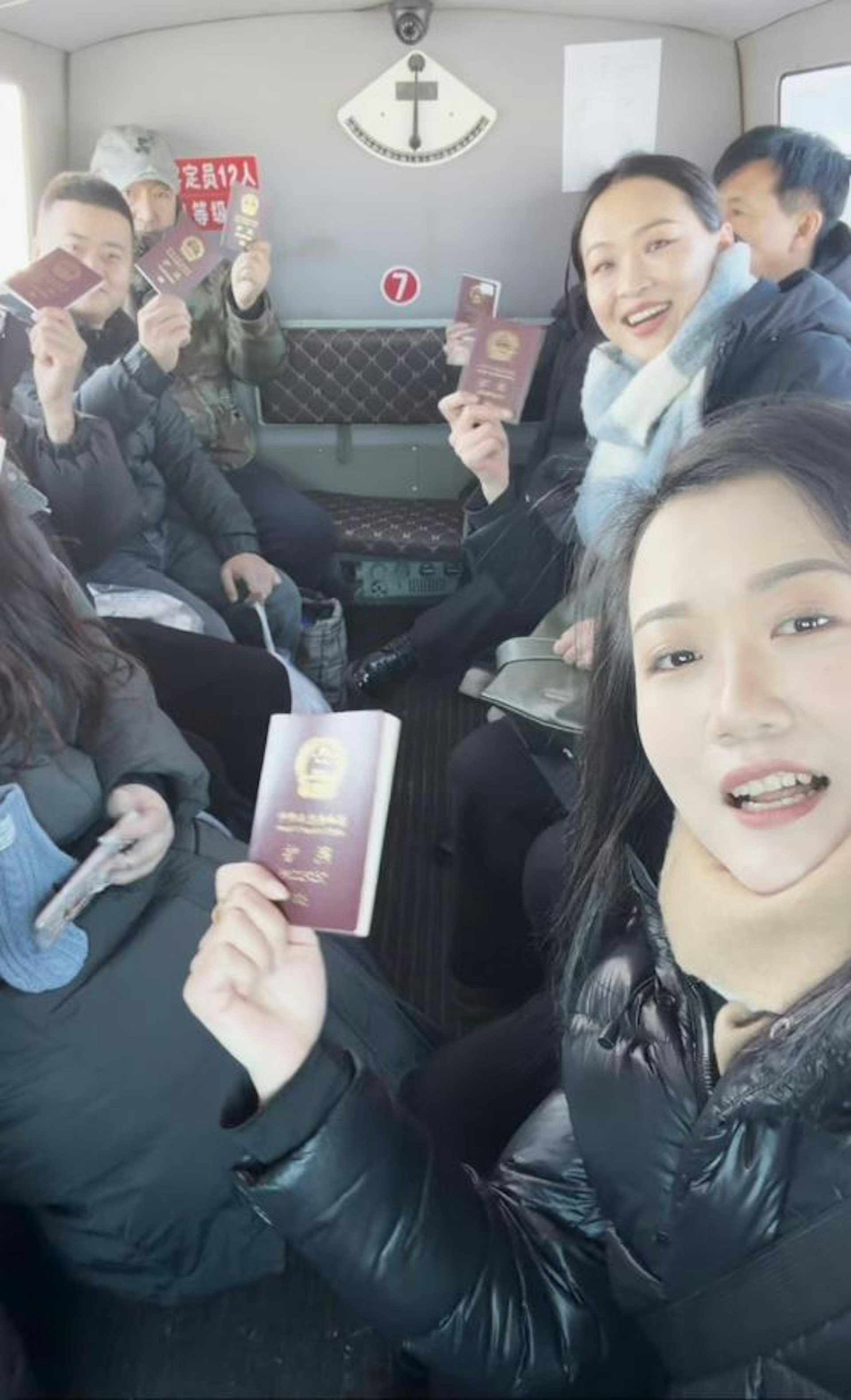 氣墊船每趟可搭載10人,從黑河口岸前往布拉戈維申斯克僅需2分半鐘。(極目新聞)