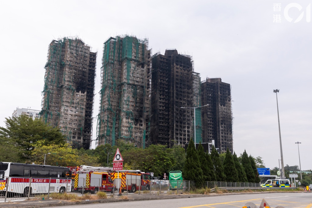 宏福苑—問卷設原址重建 黃偉綸今稱不切實際 災民:咁快封後門