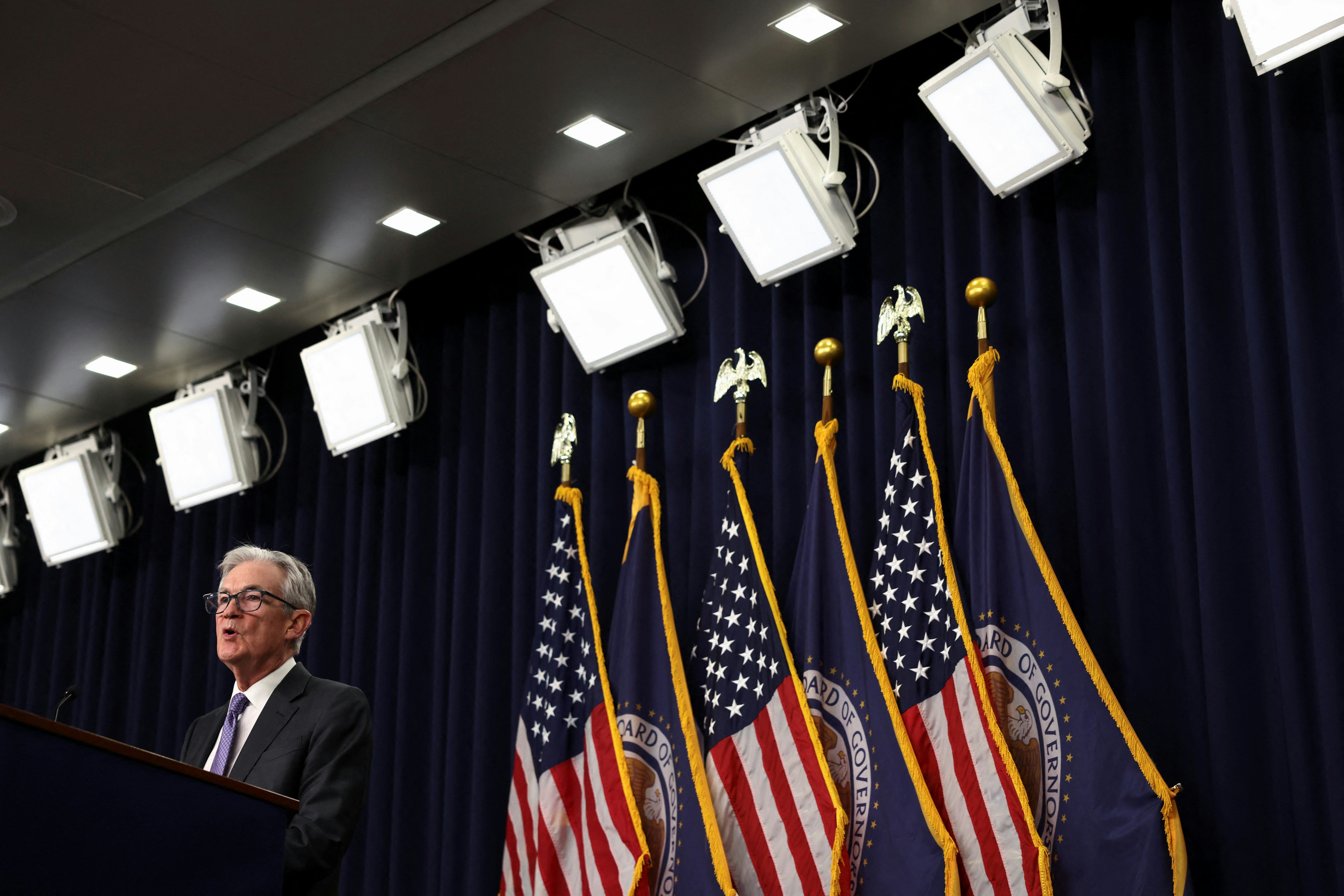 美国减息｜鲍威尔称联储局将静观经济走向但几乎排除加息可能性