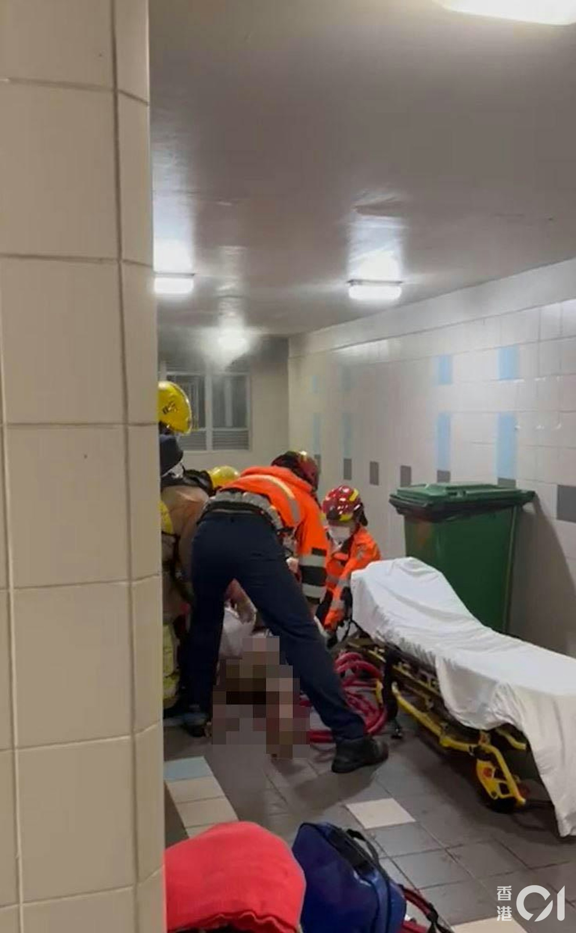 相信男傷者因嚴重燒傷,所以不斷掙扎。(讀者提供)