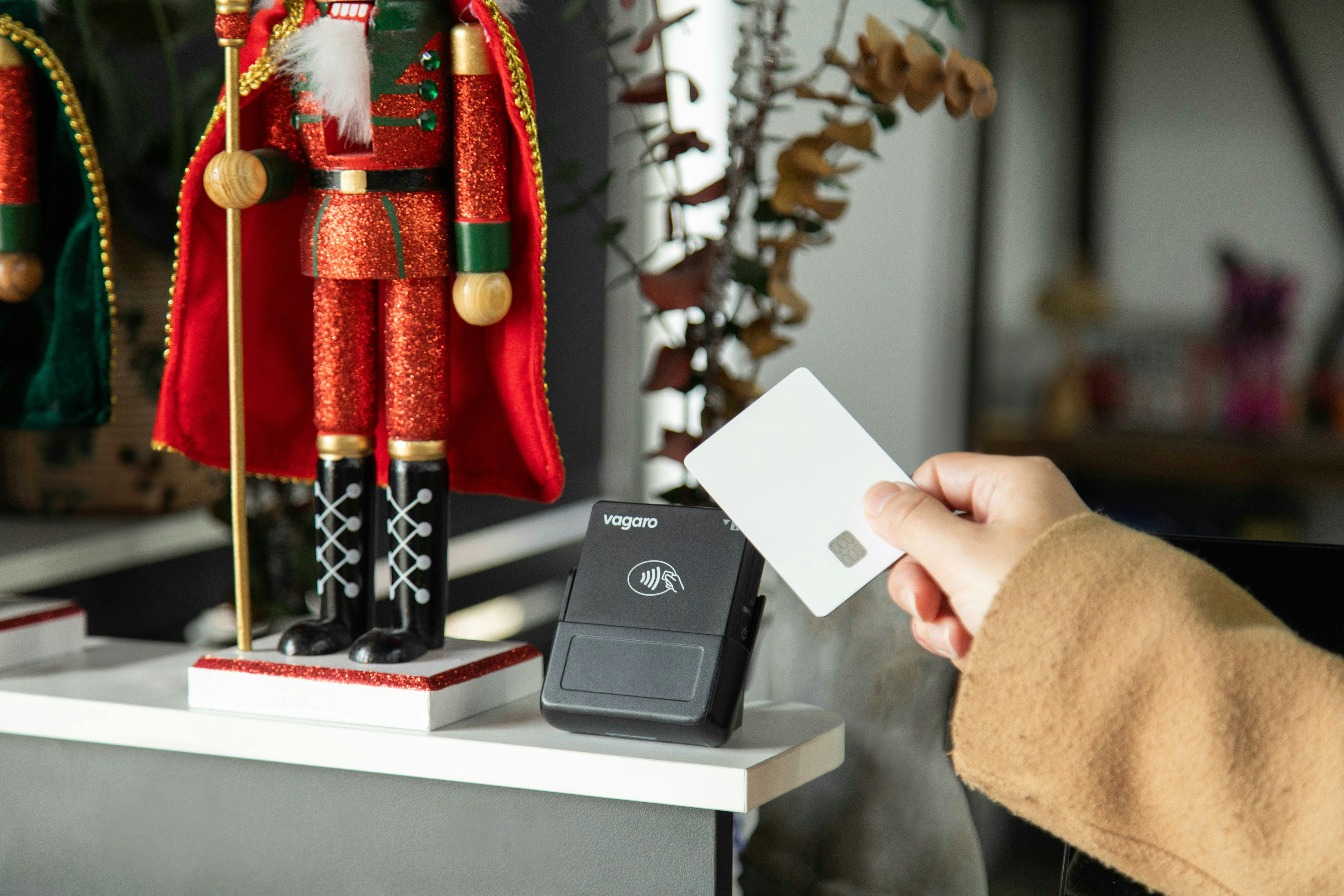 信用卡新手懶人包｜儲里數、現金回贈邊張好？免年費、餐飲卡推介