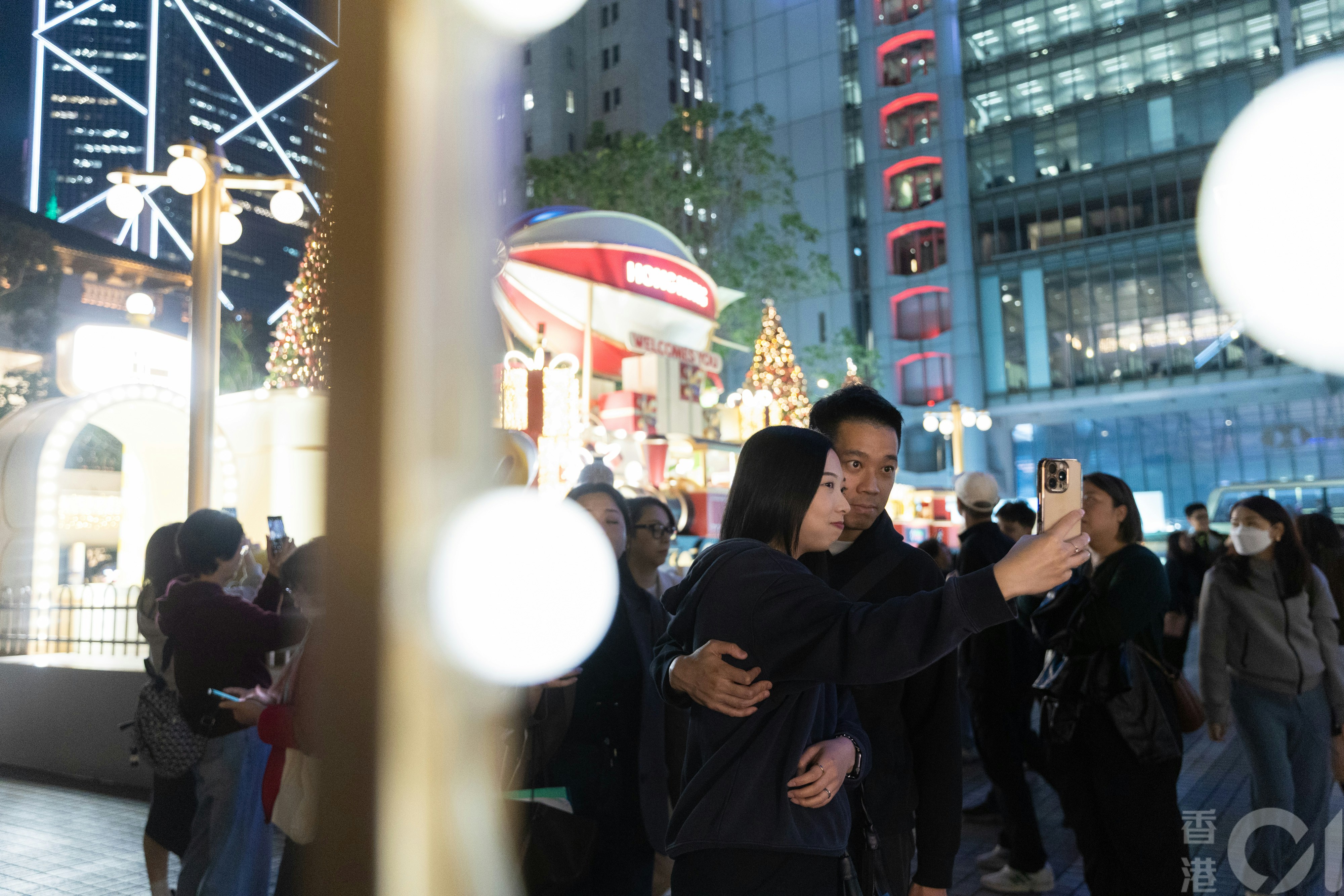 聖誕節｜七成受訪情侶憂經濟不景慳慶祝開支　港男傾向北上旅遊