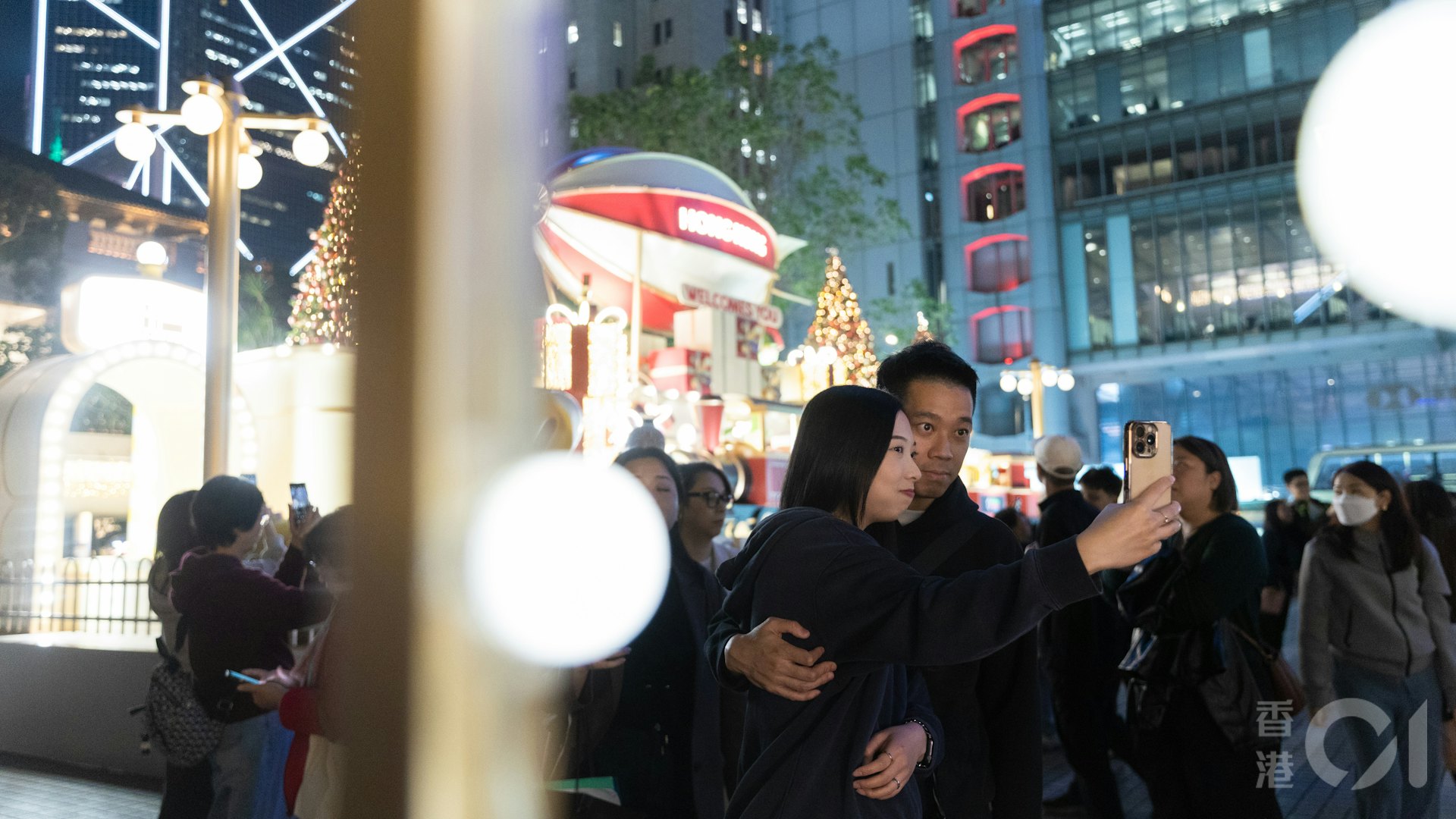 聖誕節|七成受訪情侶憂經濟不景慳慶祝開支 港男傾向北上旅遊