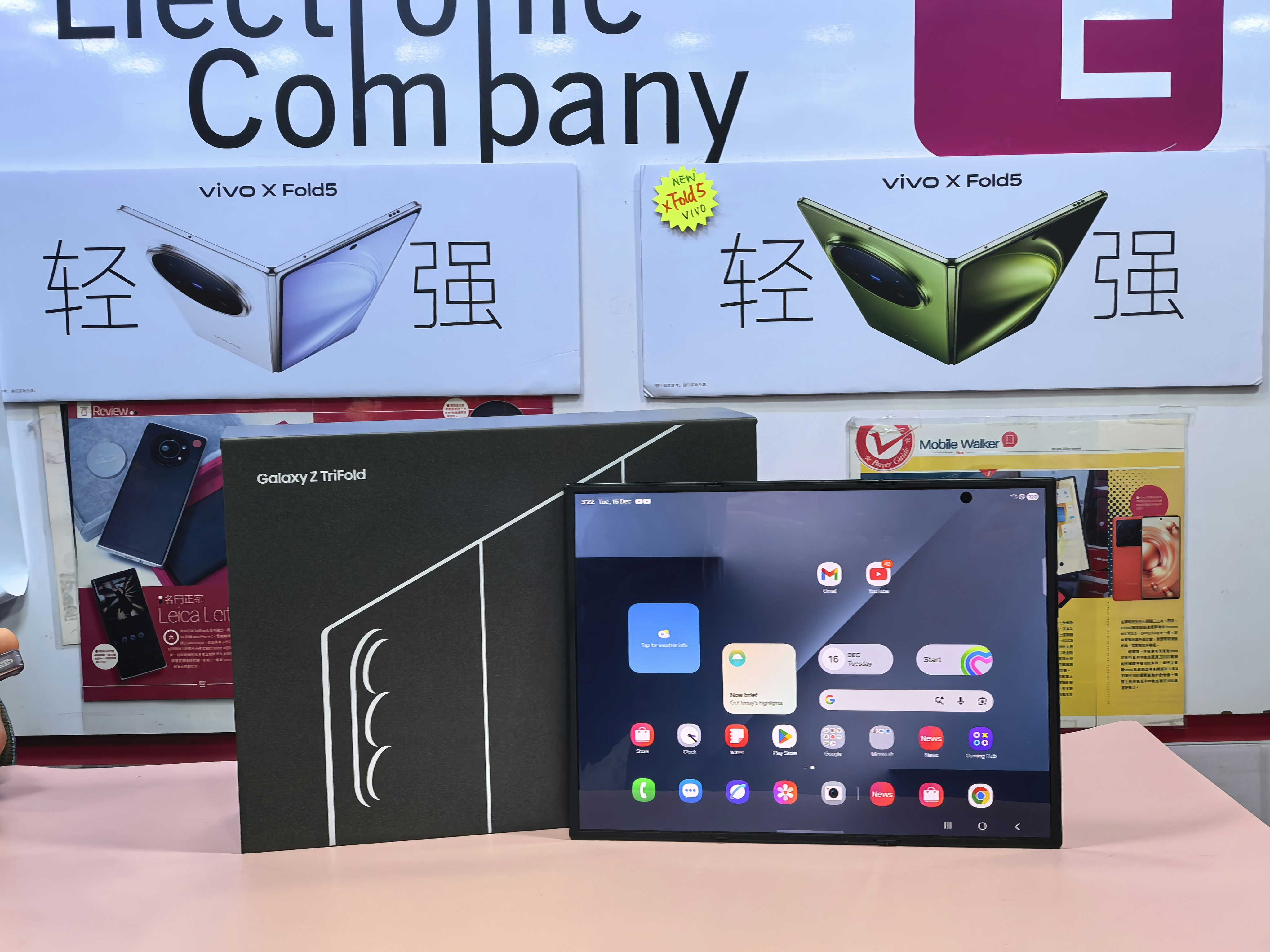 Samsung Galaxy Z TriFold三折手机突袭旺角！叫价3万成全城热话