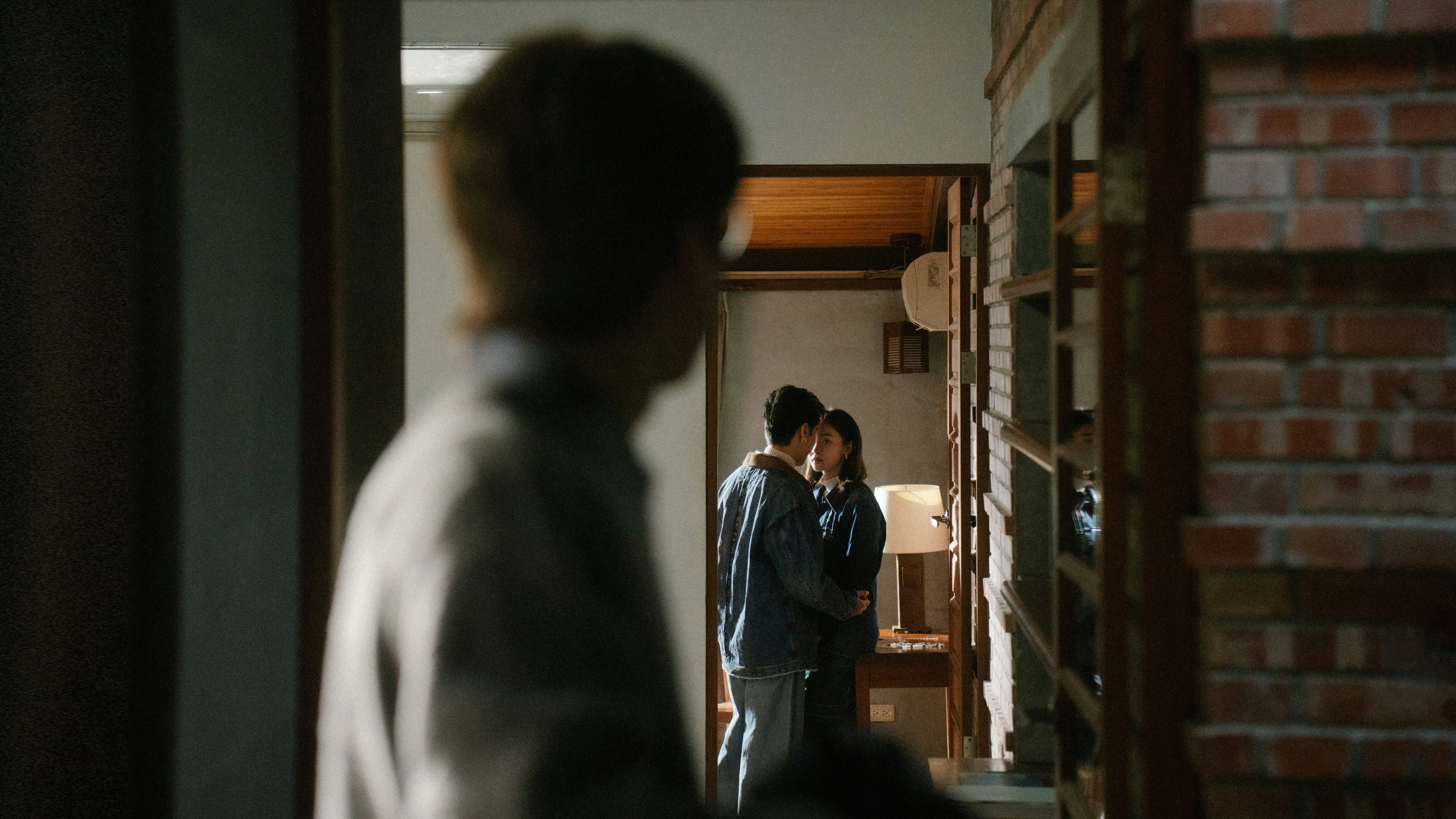 ROVER首度挑戰戲劇演出MV Kim暗戀Jason未果 演繹虐心三角戀