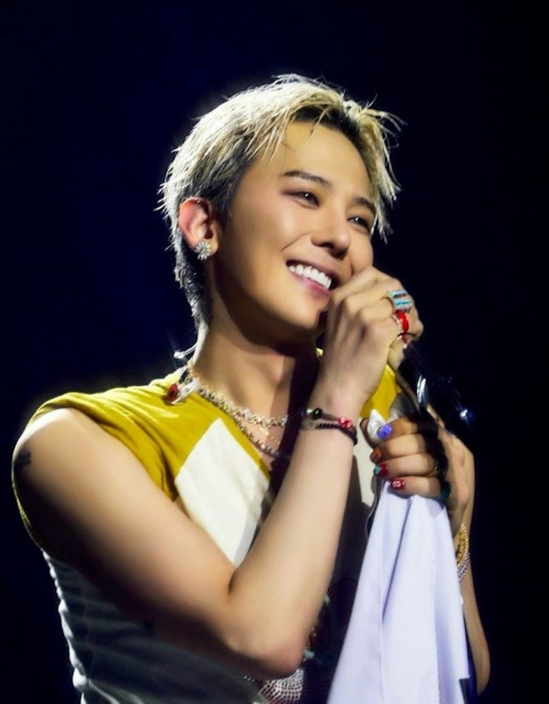 韓國男團BIGBANG隊長GD(G-DRAGON,原名權志龍)獲網友大讚反應很快又細心,認為若沒有他即時注意到狀況,可能會造成嚴重意外。(IG@xxxibgdrgn)