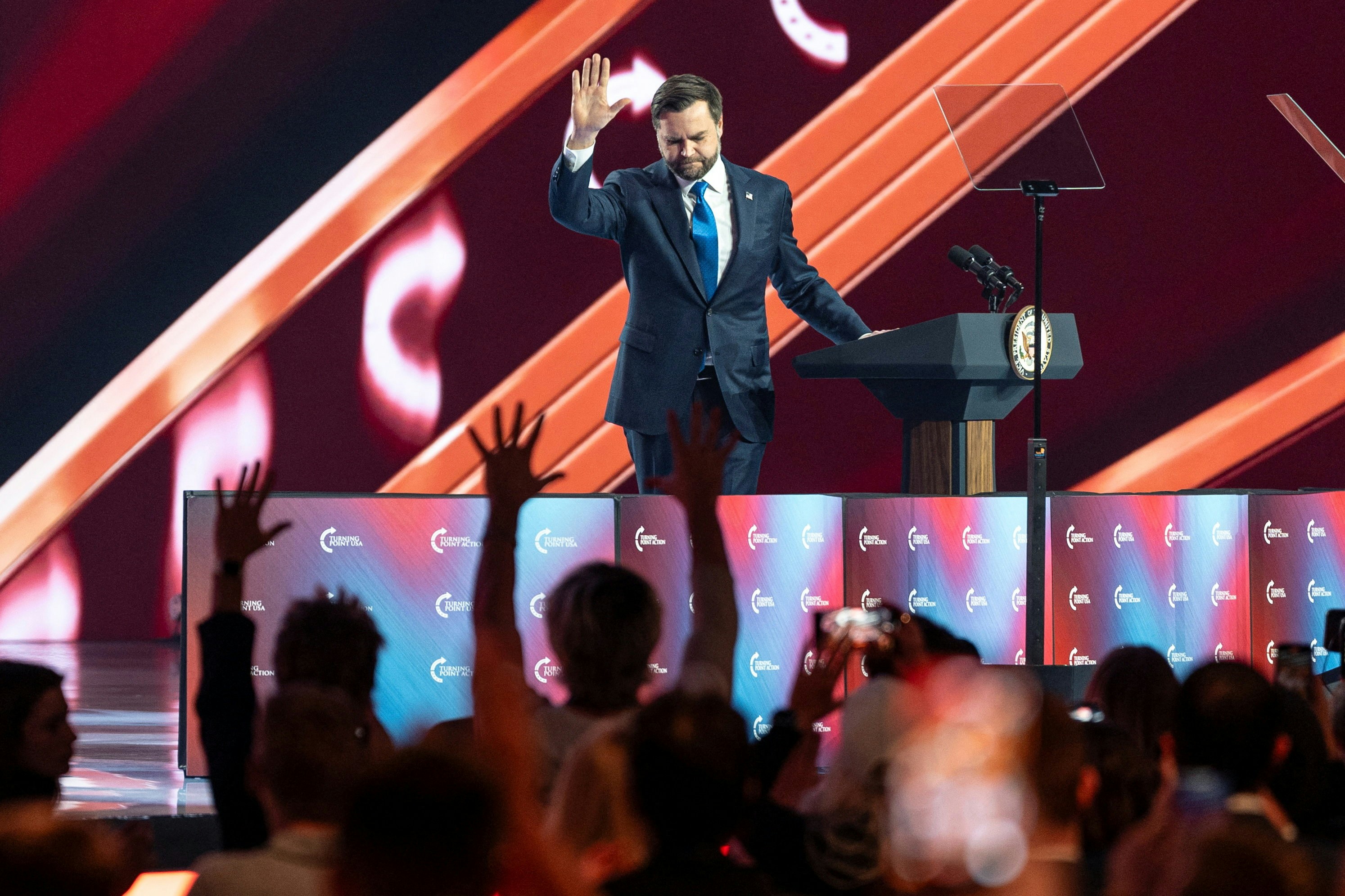 2028美国总统选举｜民调：万斯与加州长纽瑟姆领先