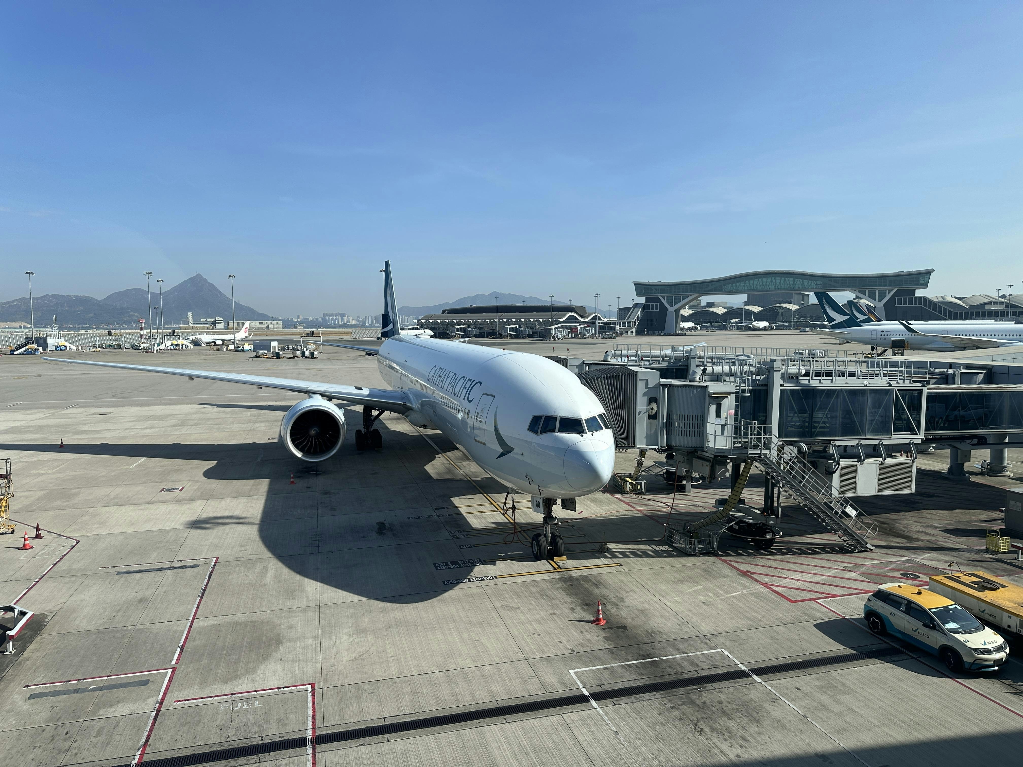 国航折让6.6%减持国泰1.08亿股套现13.2亿持股比例降至27.11%