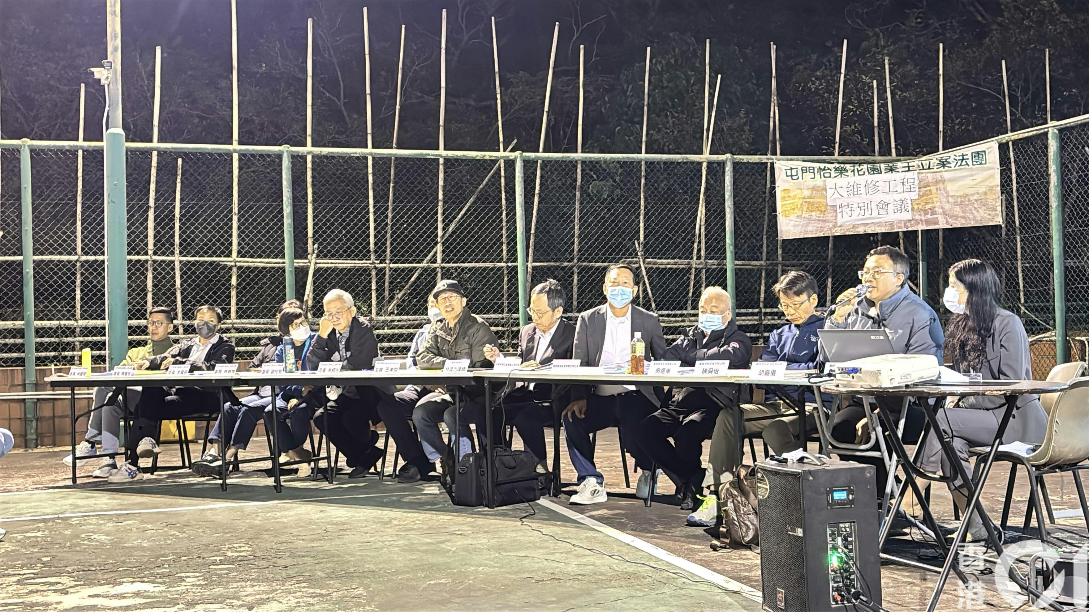 12月22日，屯門怡樂花園召開業主大會，商討屋苑大維修工程安排。（資料圖片 / 林振華攝）