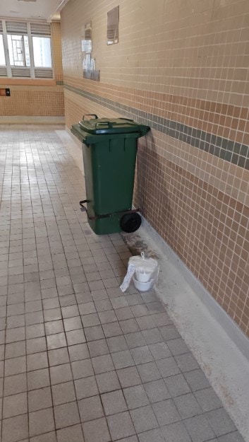 Keeta外卖备注“放门口”！食物遭送递员放垃圾桶旁Keeta回应