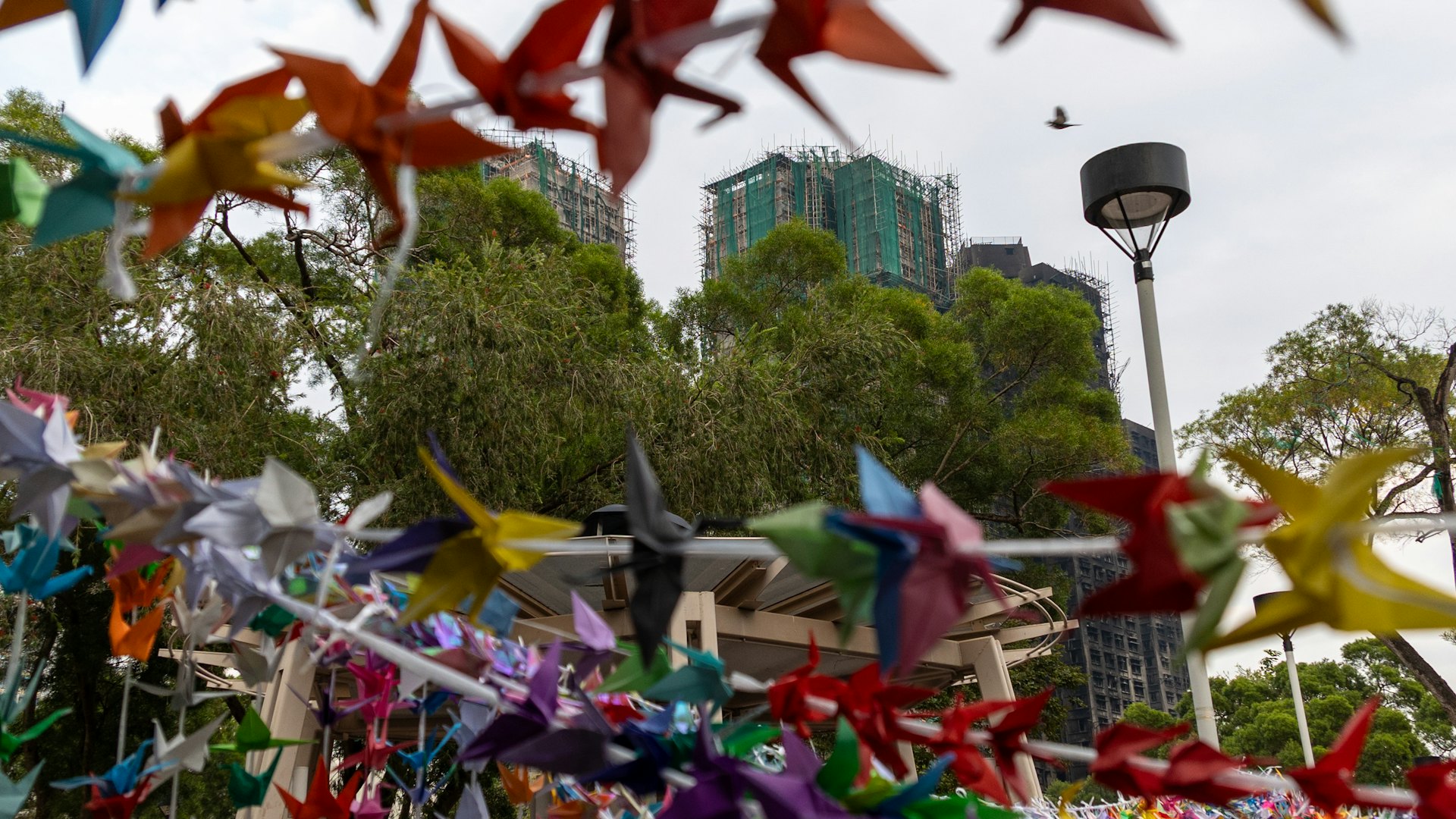 宏福苑火災|遇難5維修工遺屬感謝各界捐助:努力生活傳遞溫暖 宏福苑火災|遇難5維修工遺屬感謝各界捐助:努力生活傳遞溫暖