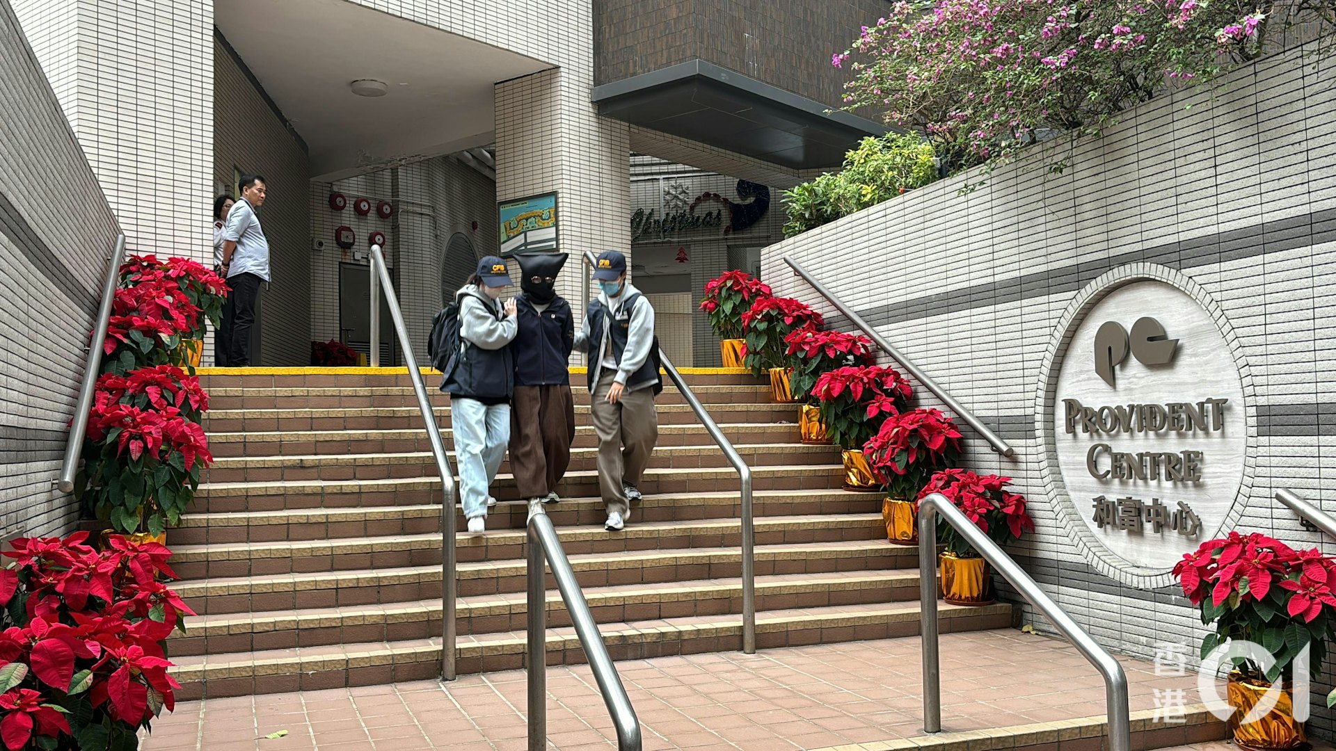 12月18日,海關在和富中心拘捕一人。(陳浩然攝) 12月18日,海關在和富中心拘捕一人。(陳浩然攝)