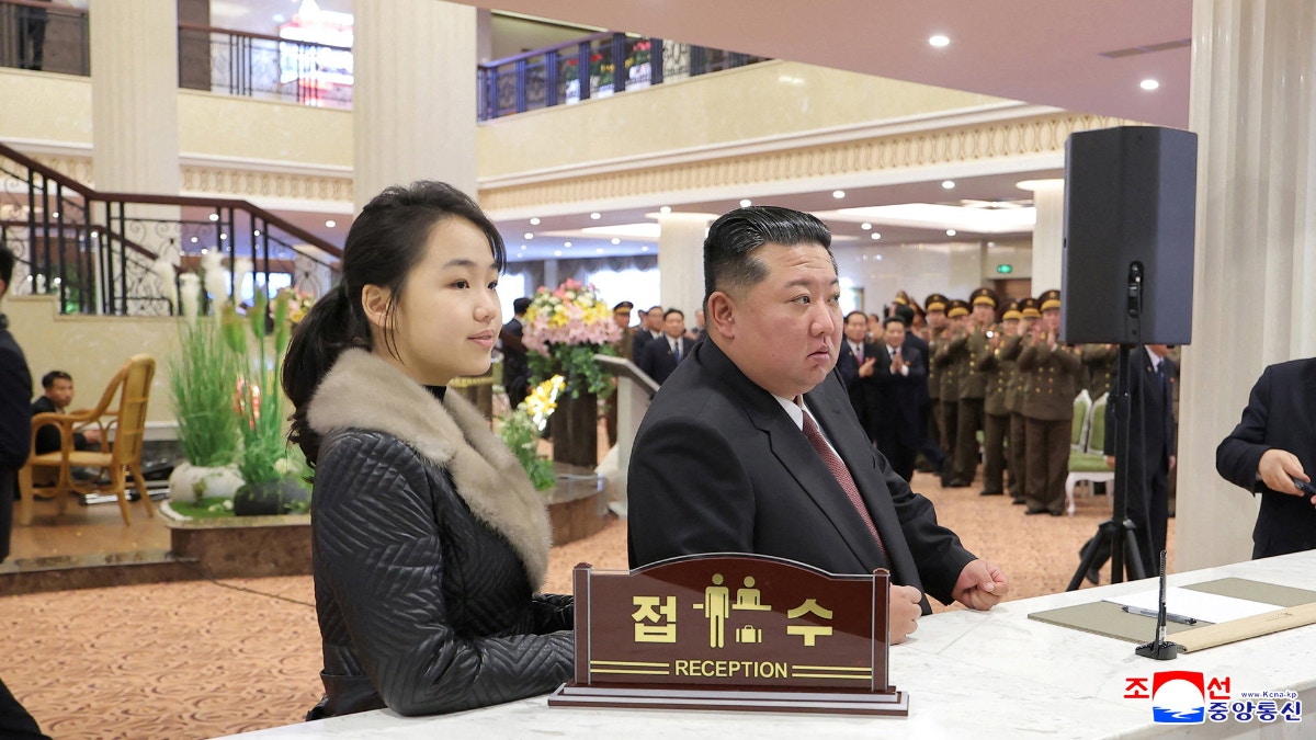 朝鲜旅游区5酒店落成 金正恩携爱女出席竣工仪式