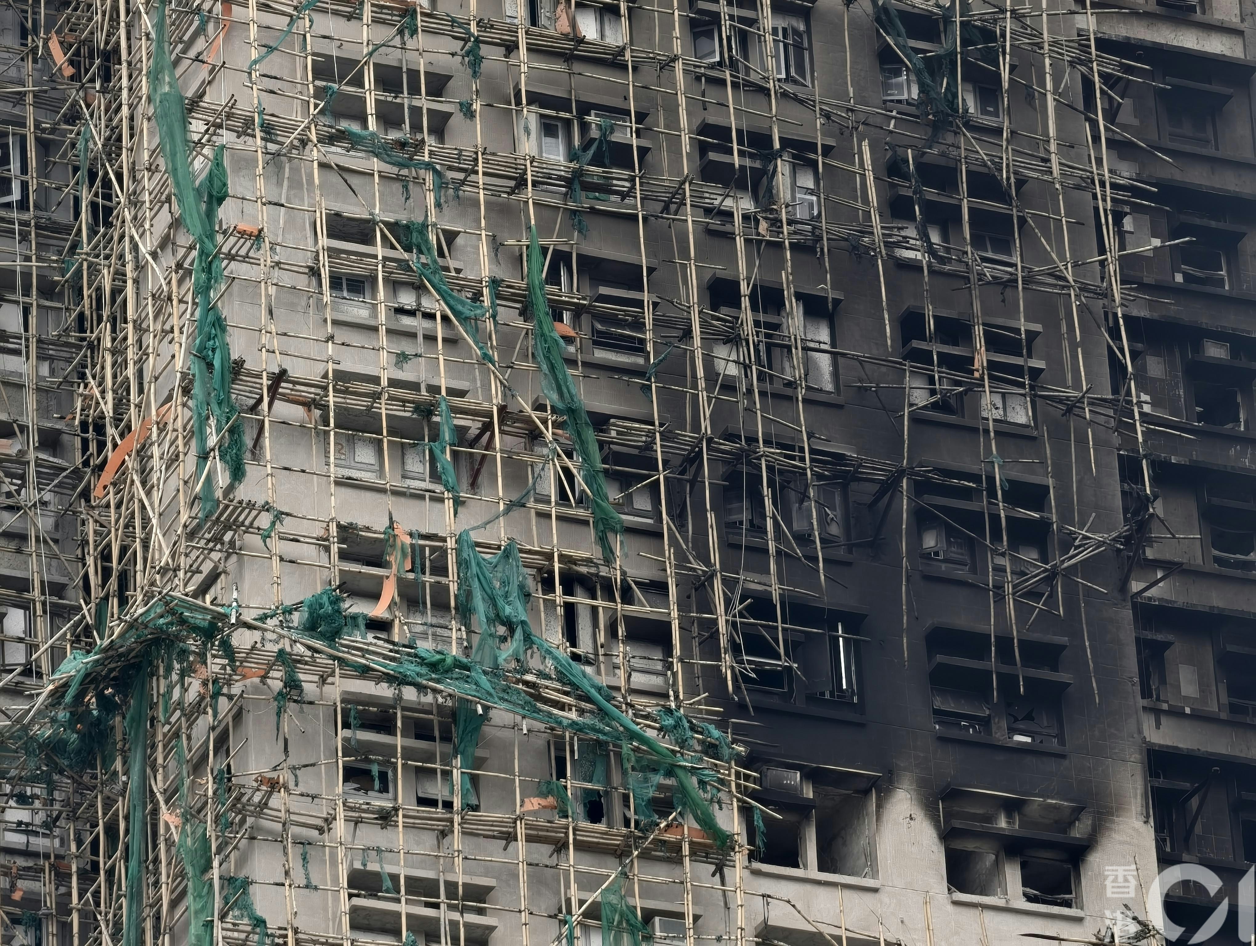 警方表示因應服務需求，明日（5日）起進一步調整大埔火警傷亡查詢熱線（1878 999）服務時間，改為星期一至五上午9時至下午6時，公眾假期除外。（資料圖片/黃學潤攝）