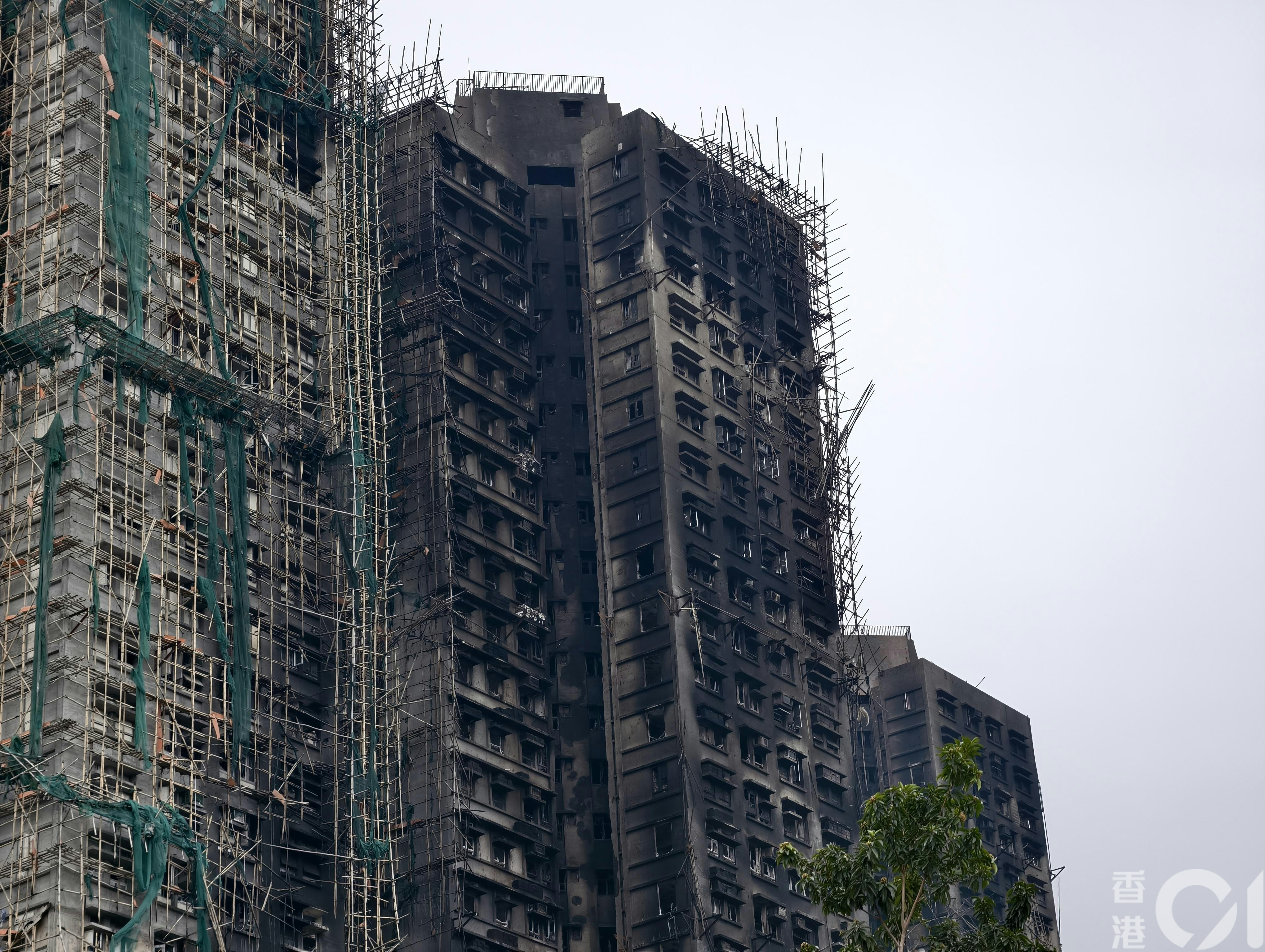 警方表示因應服務需求，明日（5日）起進一步調整大埔火警傷亡查詢熱線（1878 999）服務時間，改為星期一至五上午9時至下午6時，公眾假期除外。（資料圖片/黃學潤攝）