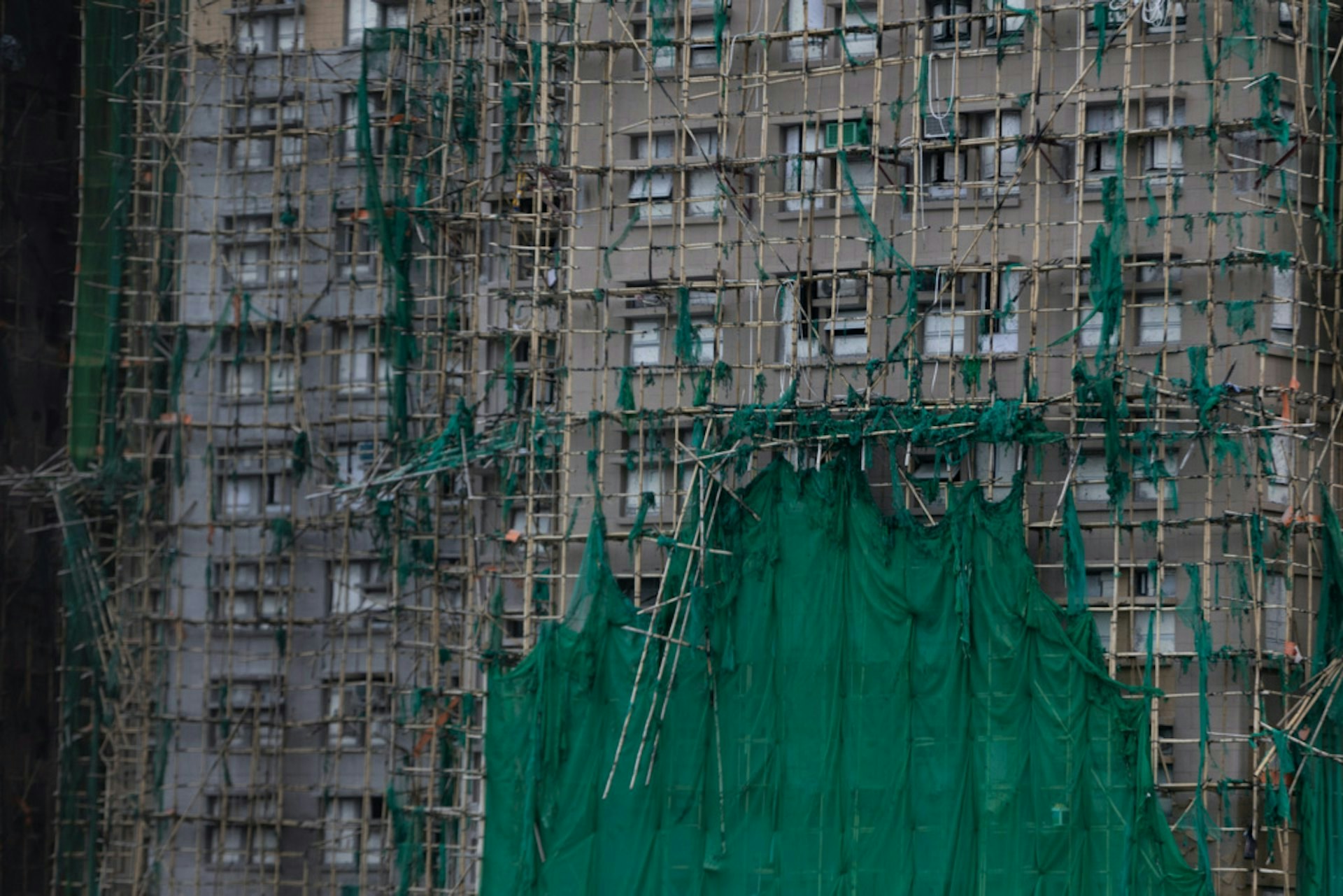 宏福苑五級火獨立委員會首兩日的聽證會披露勞工處未有察覺宏業就新棚網阻燃性能提供舊證書,而宏福苑居民早已反映棚網及發泡膠板等問題,奈何沒有解決問題。(資料圖片/夏家朗攝) 宏福苑五級火獨立委員會首兩日的聽證會披露勞工處未有察覺宏業就新棚網阻燃性能提供舊證書,而宏福苑居民早已反映棚網及發泡膠板等問題,奈何沒有解決問題。(資料圖片/夏家朗攝)