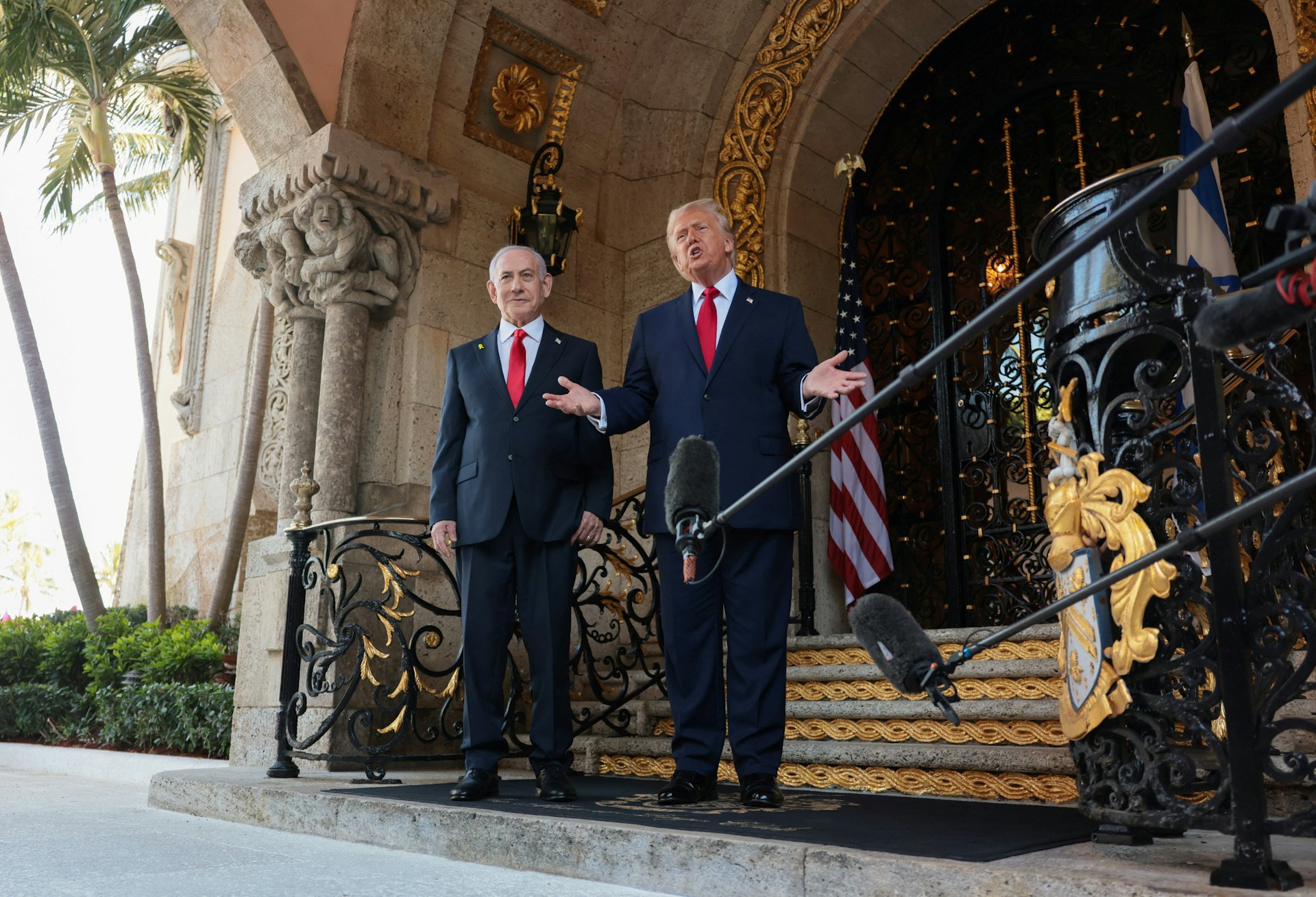 圖為2025年12月29日,美國總統特朗普(Donald Trump)與以色列總理內塔尼亞胡(Benjamin Netanyahu)在佛羅里達州會面。(Reuters) 圖為2025年12月29日,美國總統特朗普(Donald Trump)與以色列總理內塔尼亞胡(Benjamin Netanyahu)在佛羅里達州會面。(Reuters)