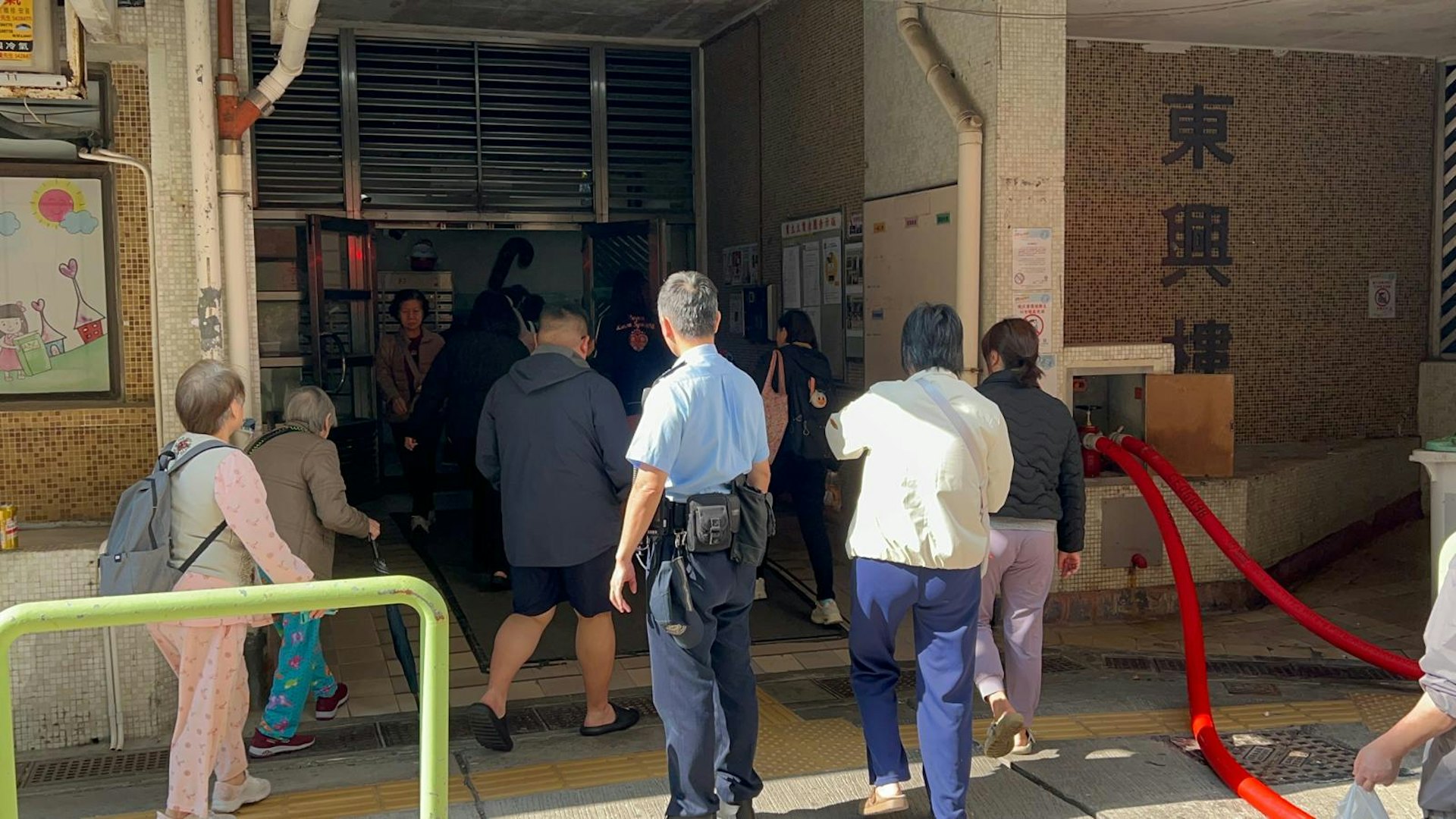 利東邨東興樓單位失火。 利東邨東興樓單位失火。