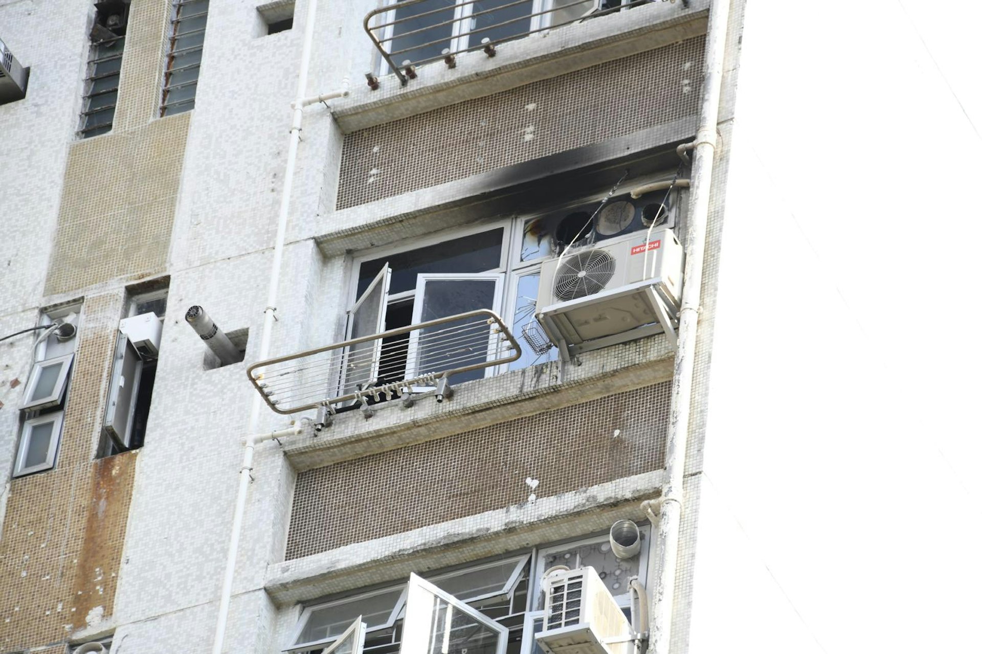 利東邨東興樓單位失火。 利東邨東興樓單位失火。