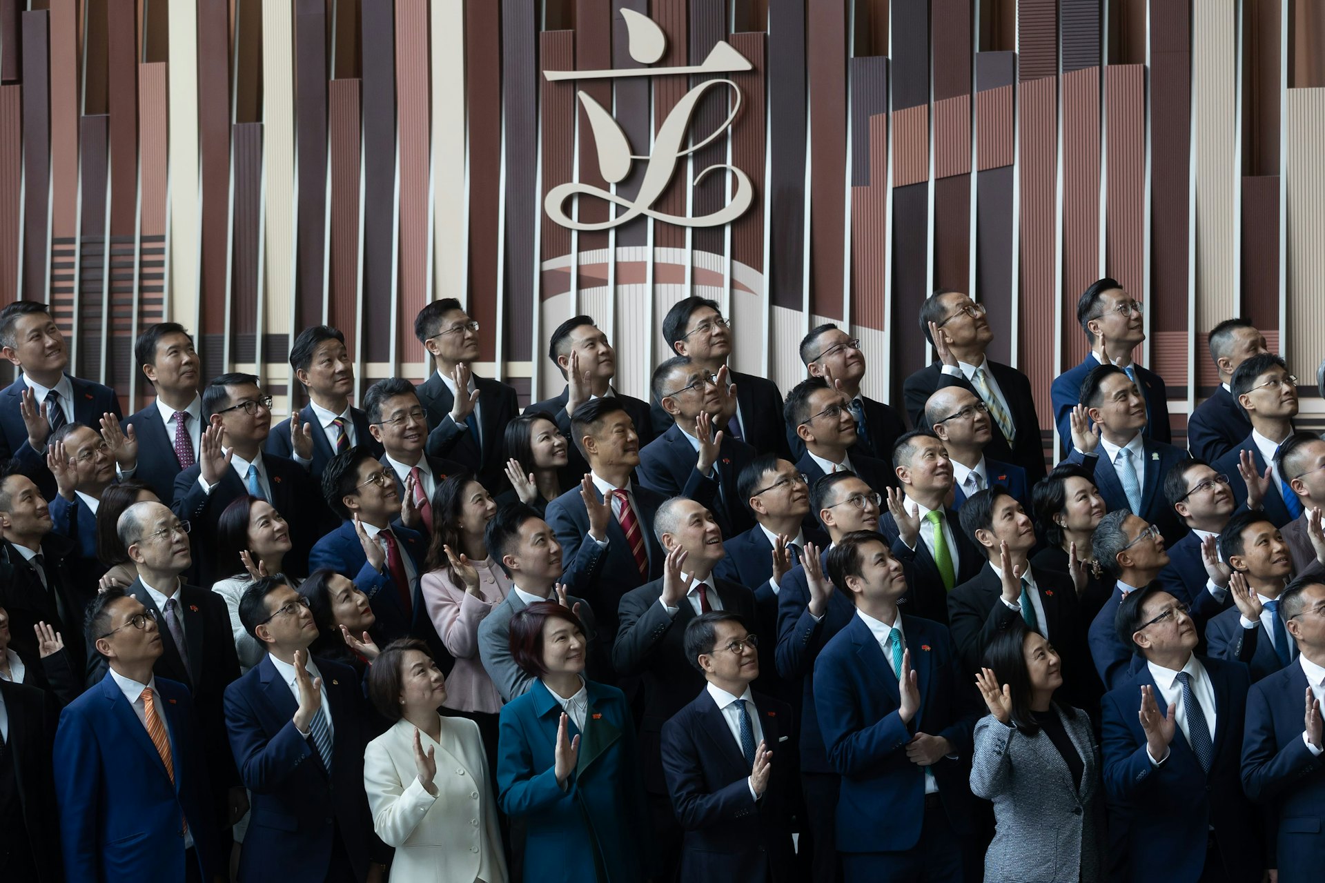 立法会拟新规:议员提案须附一页研究报告,遏制口号化空谈 立法会拟新规:议员提案须附一页研究报告,遏制口号化空谈