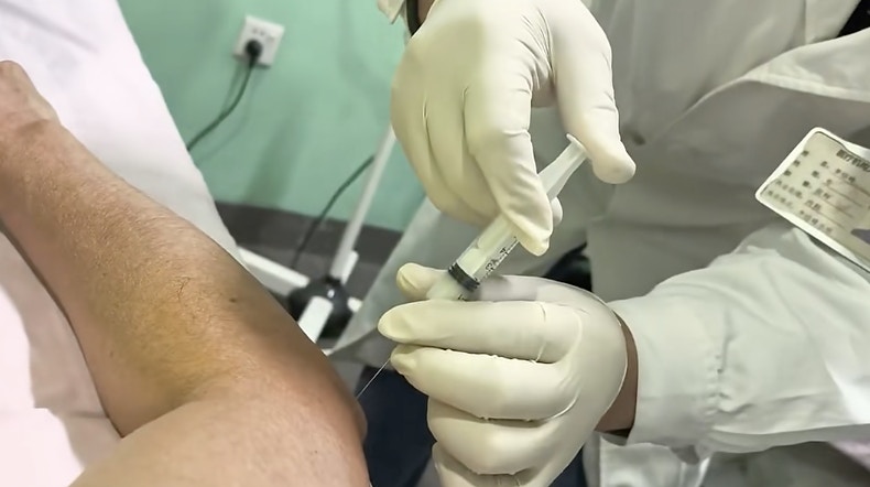 何家劲曾自爆前列腺肥大肺有气泡近日瞓病床打针劲辛苦惹忧心