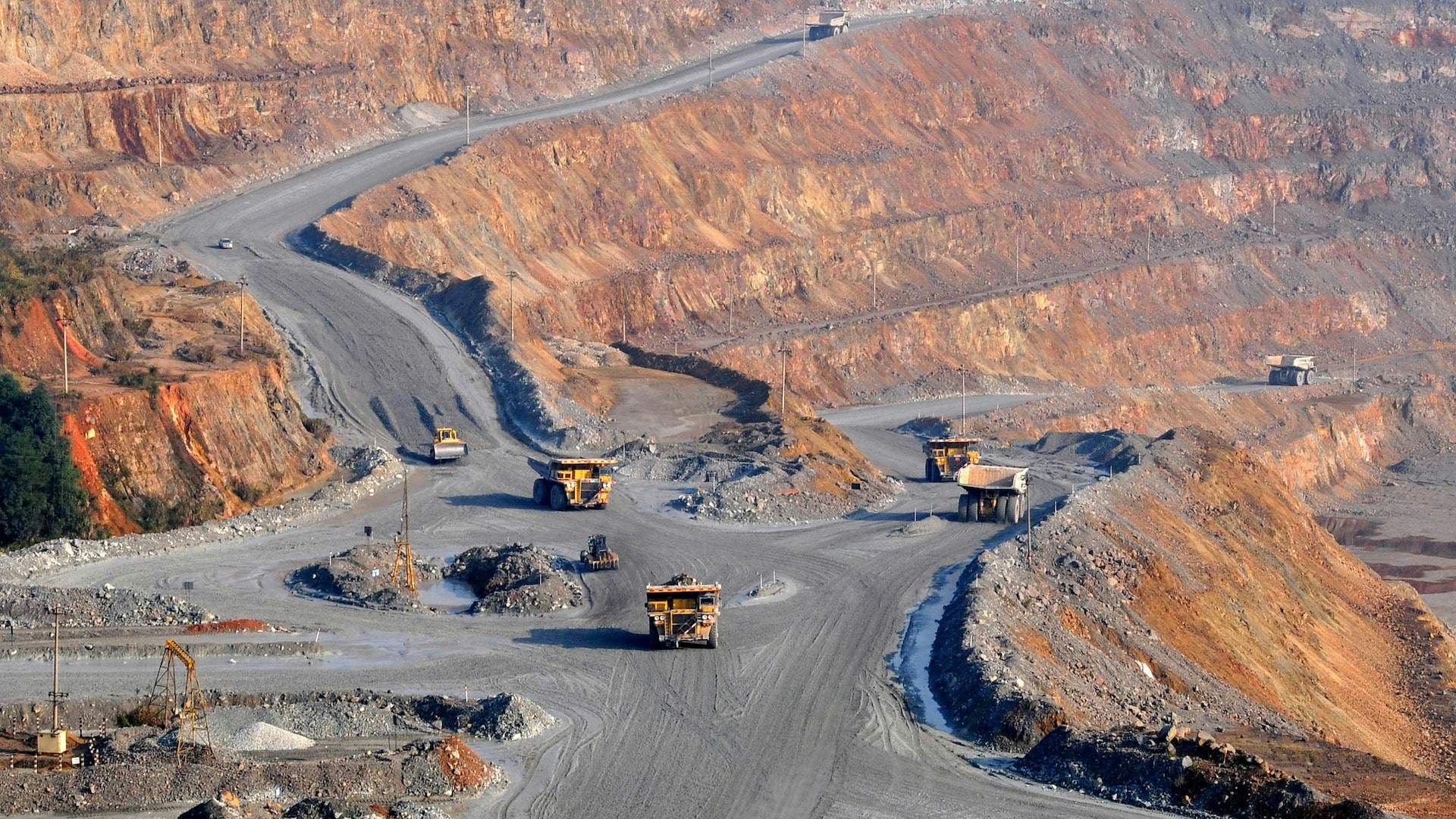 铜价升穿1.3万美元创新高智利铜矿罢工加剧供应担忧