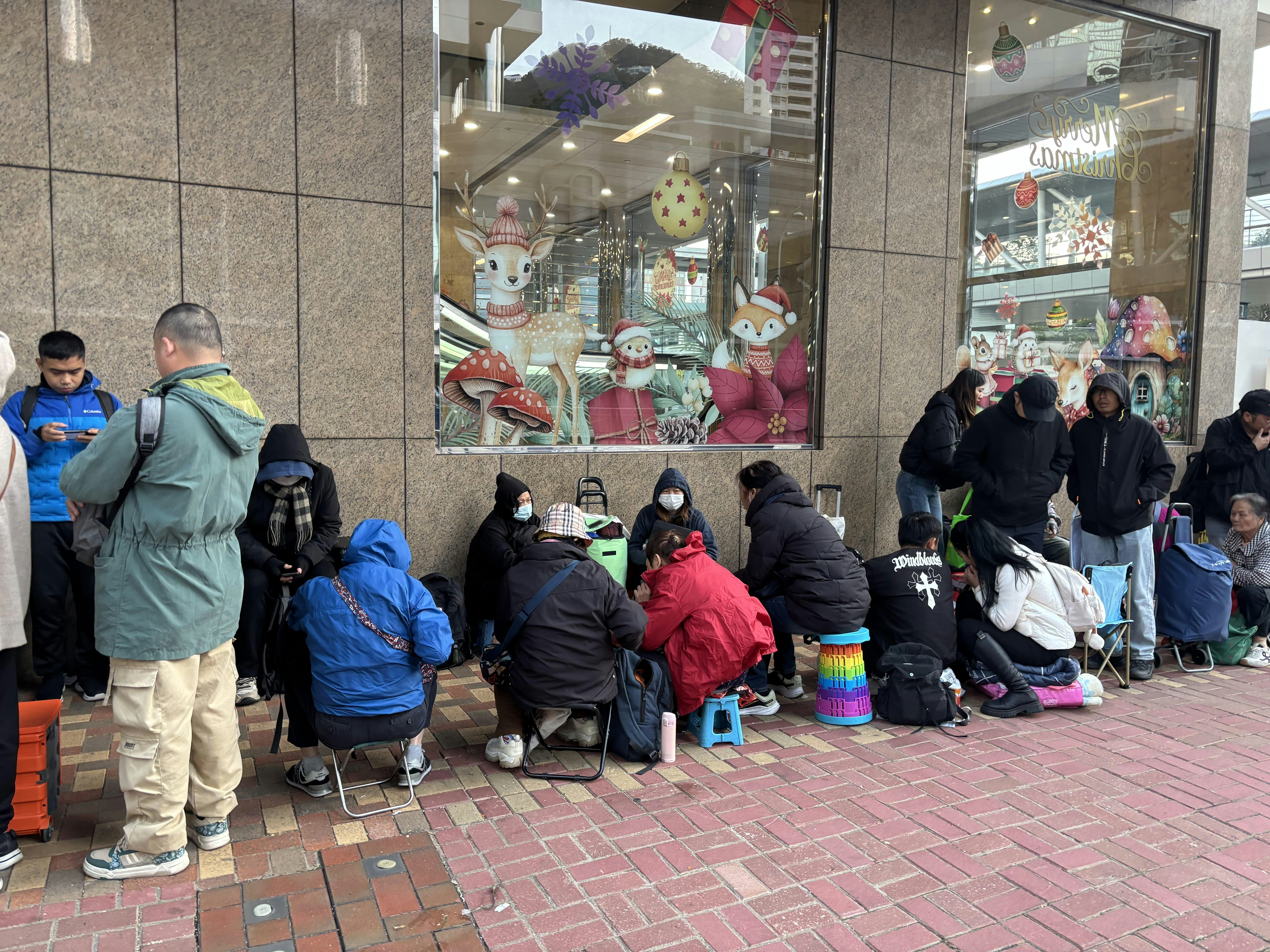 免試簽駕照申請現通宵排隊亂象 運輸署:3月推全面網上預約系統