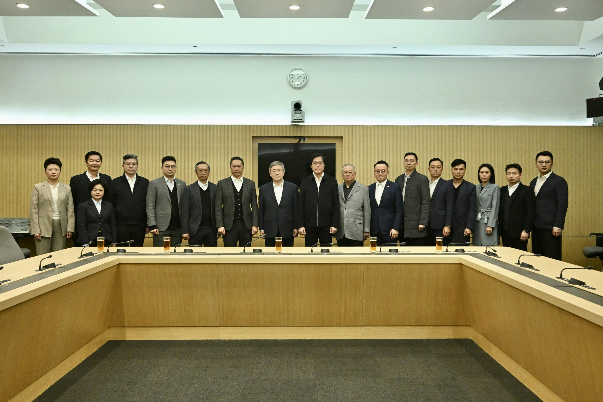 宏福苑火災｜自由黨見黃偉綸探討長遠安置　倡研樓宇維修工程監督