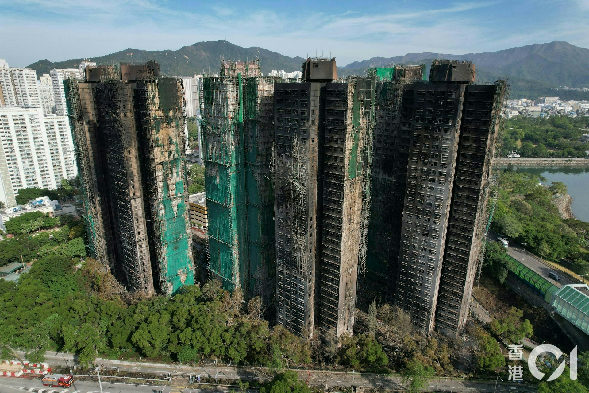 大埔宏福苑遭遇五級大火,七幢大廈滿目瘡痍,令數以千個家庭失去居所。 (資料圖片) 大埔宏福苑遭遇五級大火,七幢大廈滿目瘡痍,令數以千個家庭失去居所。 (資料圖片)