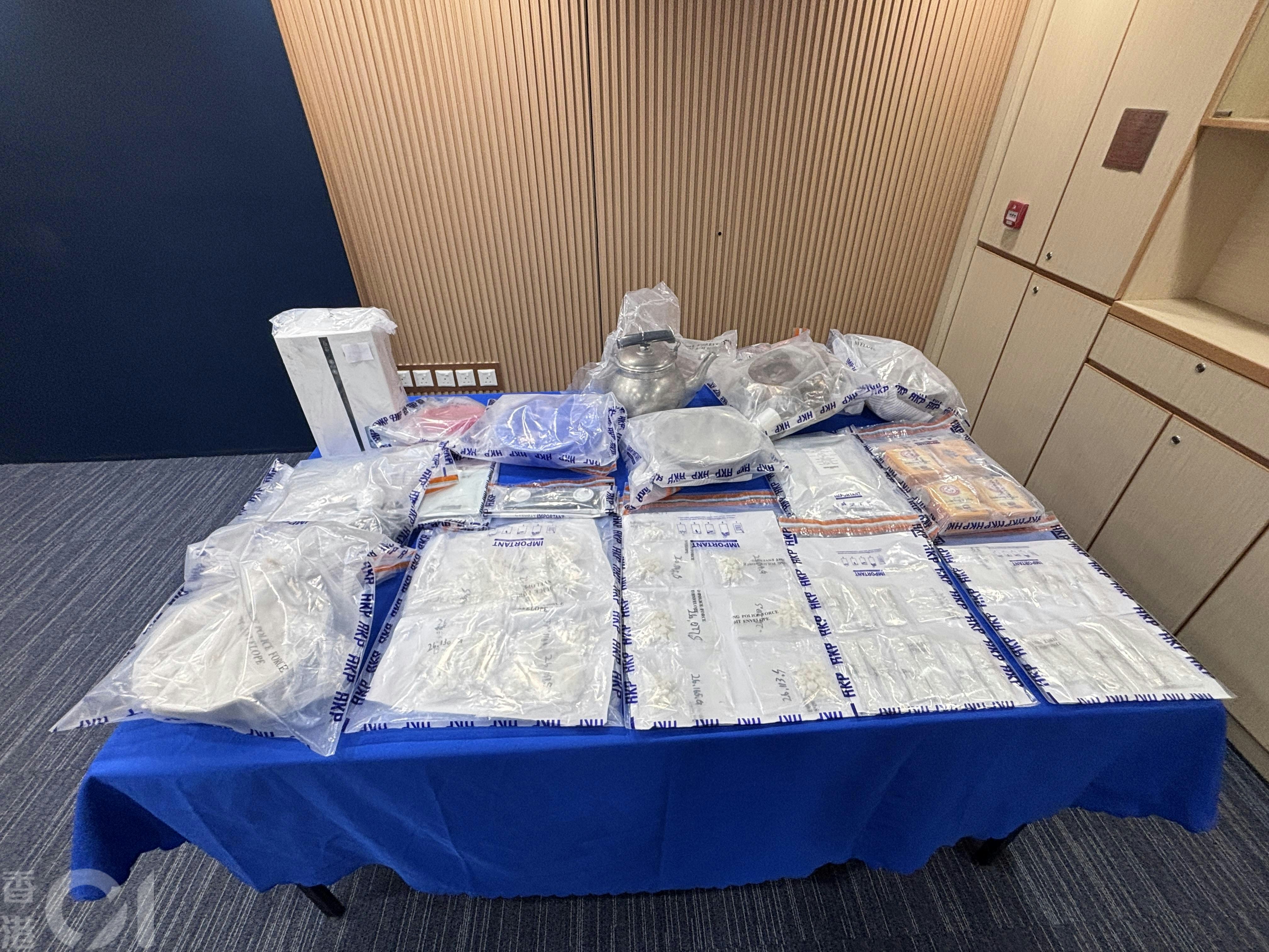 警元朗村屋搗毒品工場檢$134萬可卡因及製毒工具拘兩青少年