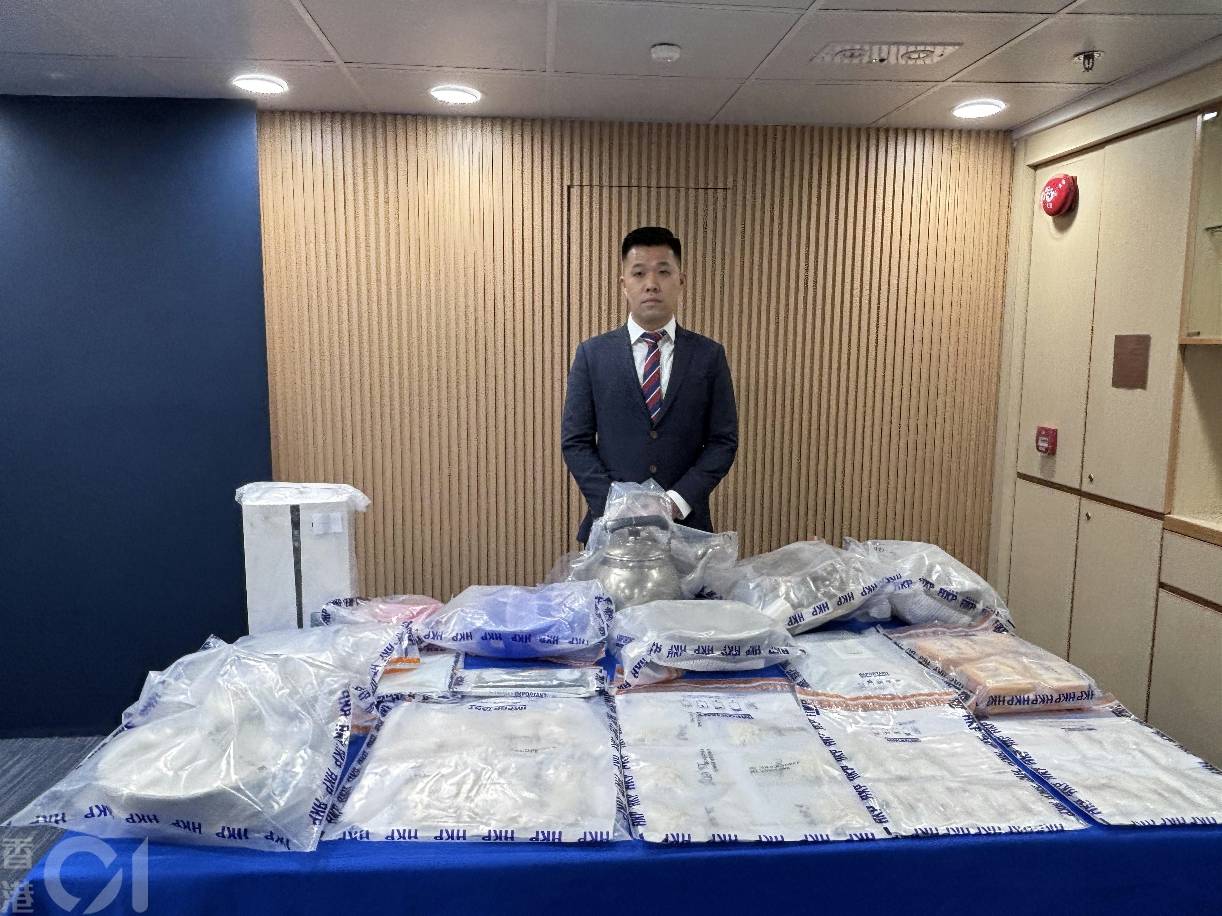 警元朗村屋搗毒品工場檢$134萬可卡因及製毒工具拘兩青少年