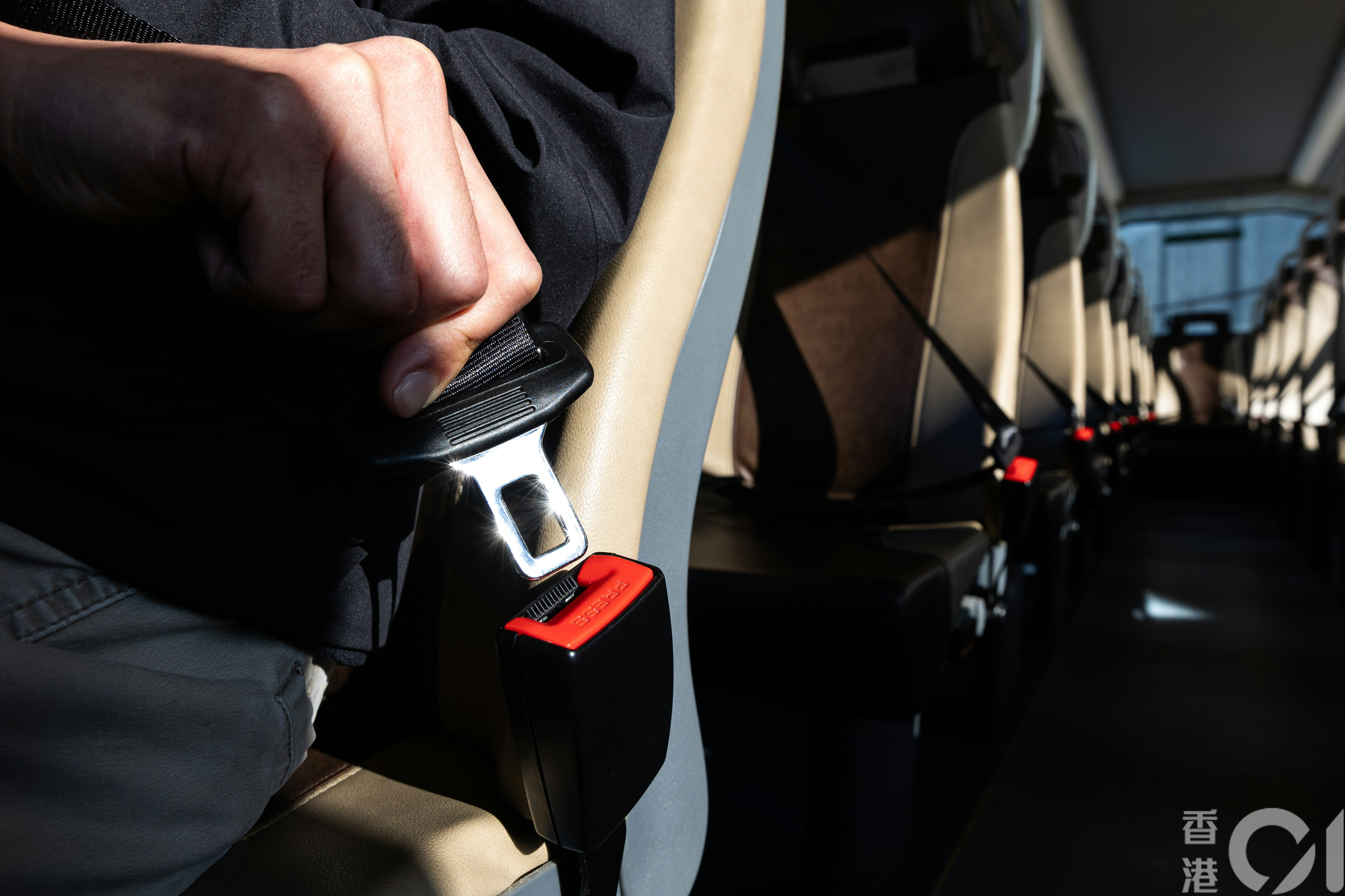 巴士安全帶法例1.25生效 無戴罰$5000 三巴逾5000巴士已安裝