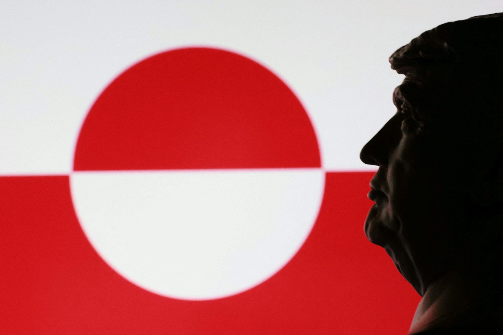 2026年1月9日,圖為美國總統特朗普(Donald Trump)的3D模型,旁邊是格陵蘭(Greenland)旗幟。(Reuters) 2026年1月9日,圖為美國總統特朗普(Donald Trump)的3D模型,旁邊是格陵蘭(Greenland)旗幟。(Reuters)