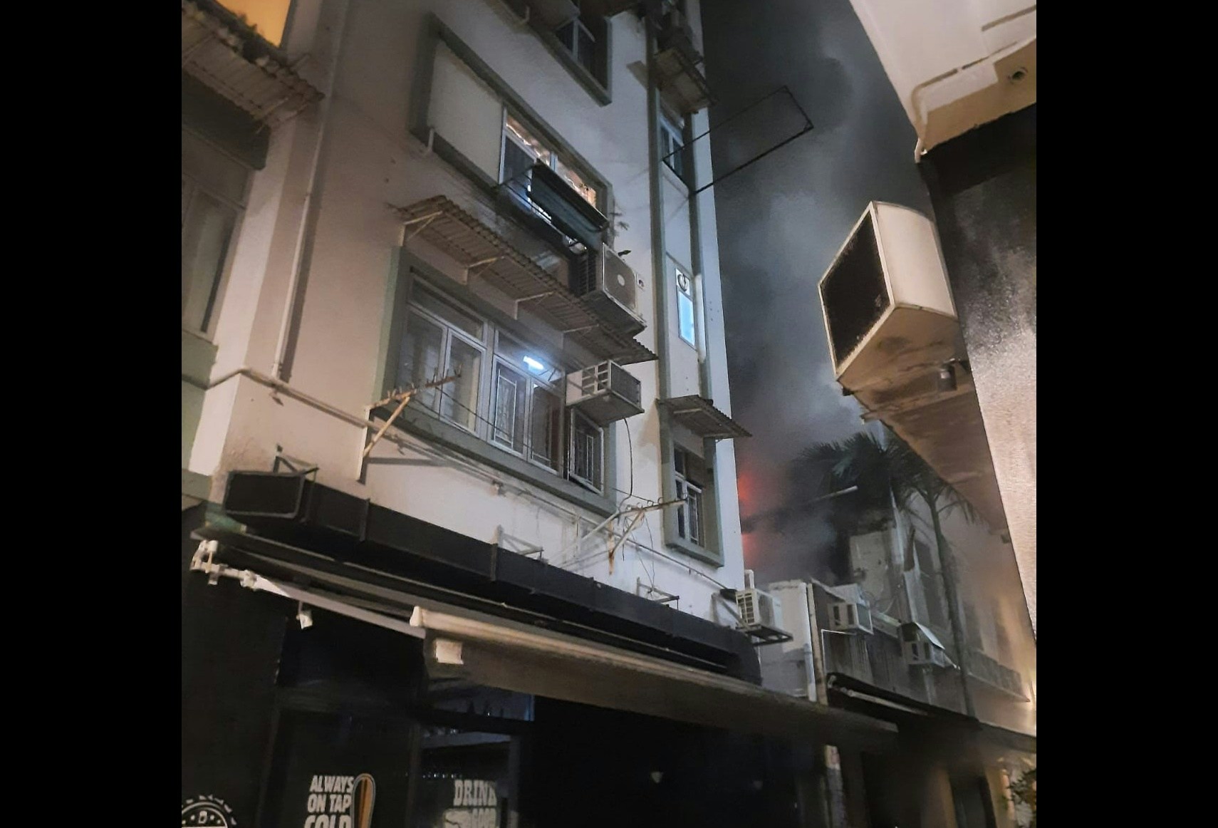 大坑車房起火冒煙　消防到場救熄