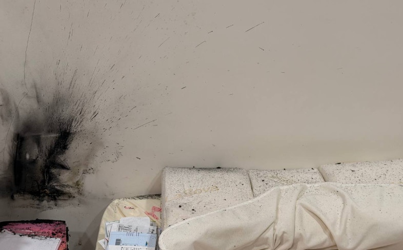 樓主指家中閒置的充電寶突然爆炸。（Threads@waackwer）