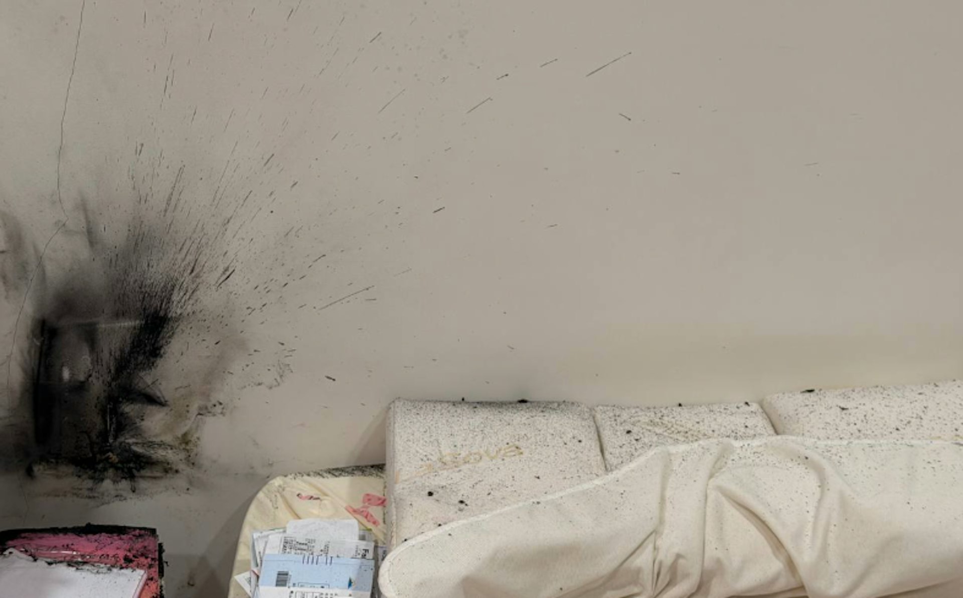 樓主指家中閒置的充電寶突然爆炸。(Threads@waackwer) 樓主指家中閒置的充電寶突然爆炸。(Threads@waackwer)