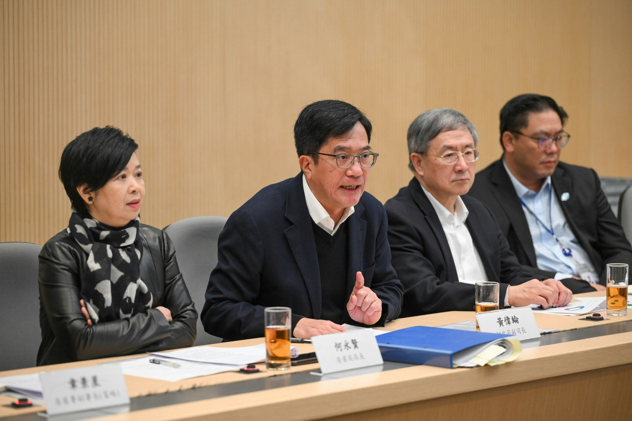 宏福苑｜黃偉綸晤工聯會商長遠安置　未提重建　稱會以情理法處理