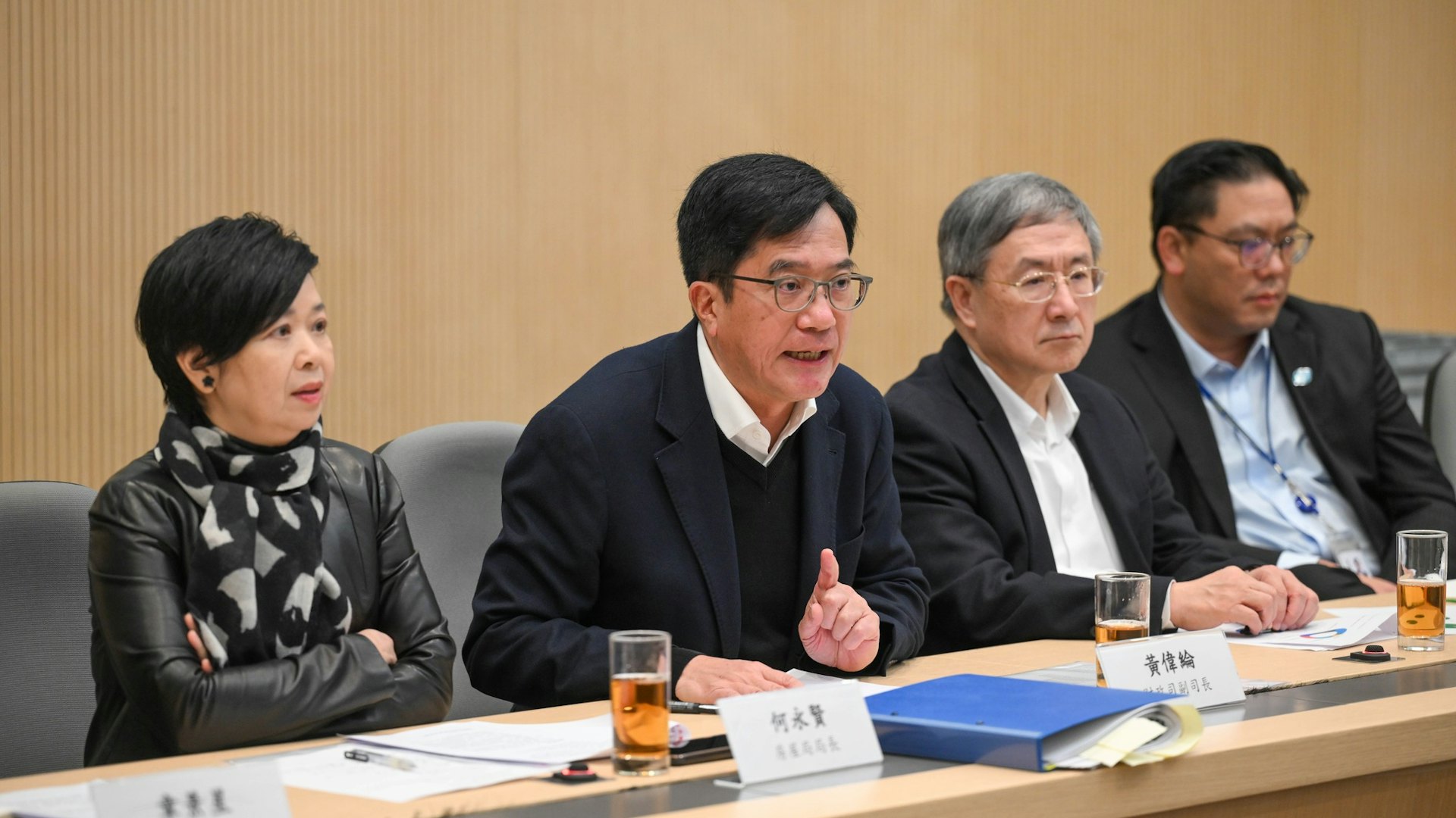 宏福苑|黃偉綸晤工聯會商長遠安置 未提重建 稱會以情理法處理 宏福苑|黃偉綸晤工聯會商長遠安置 未提重建 稱會以情理法處理