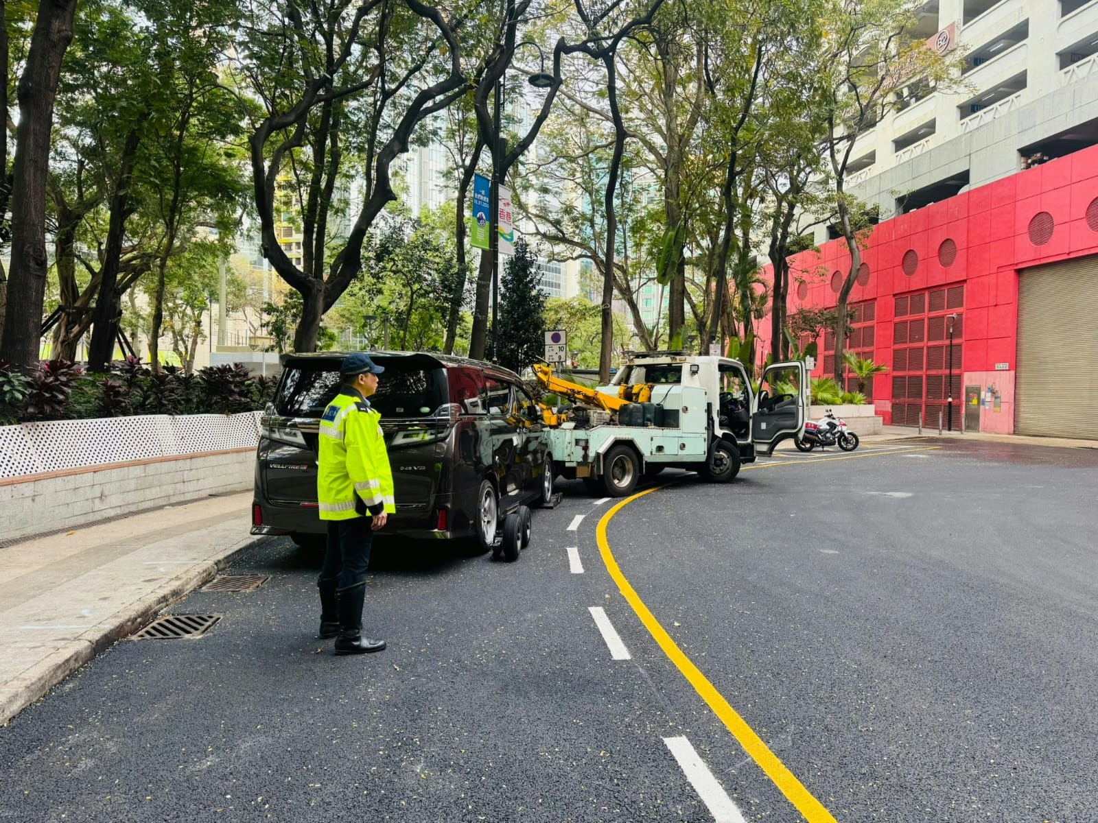 打擊違泊│油尖警區去年共發近21萬張「牛肉乾」 攝錄逾千宗違例