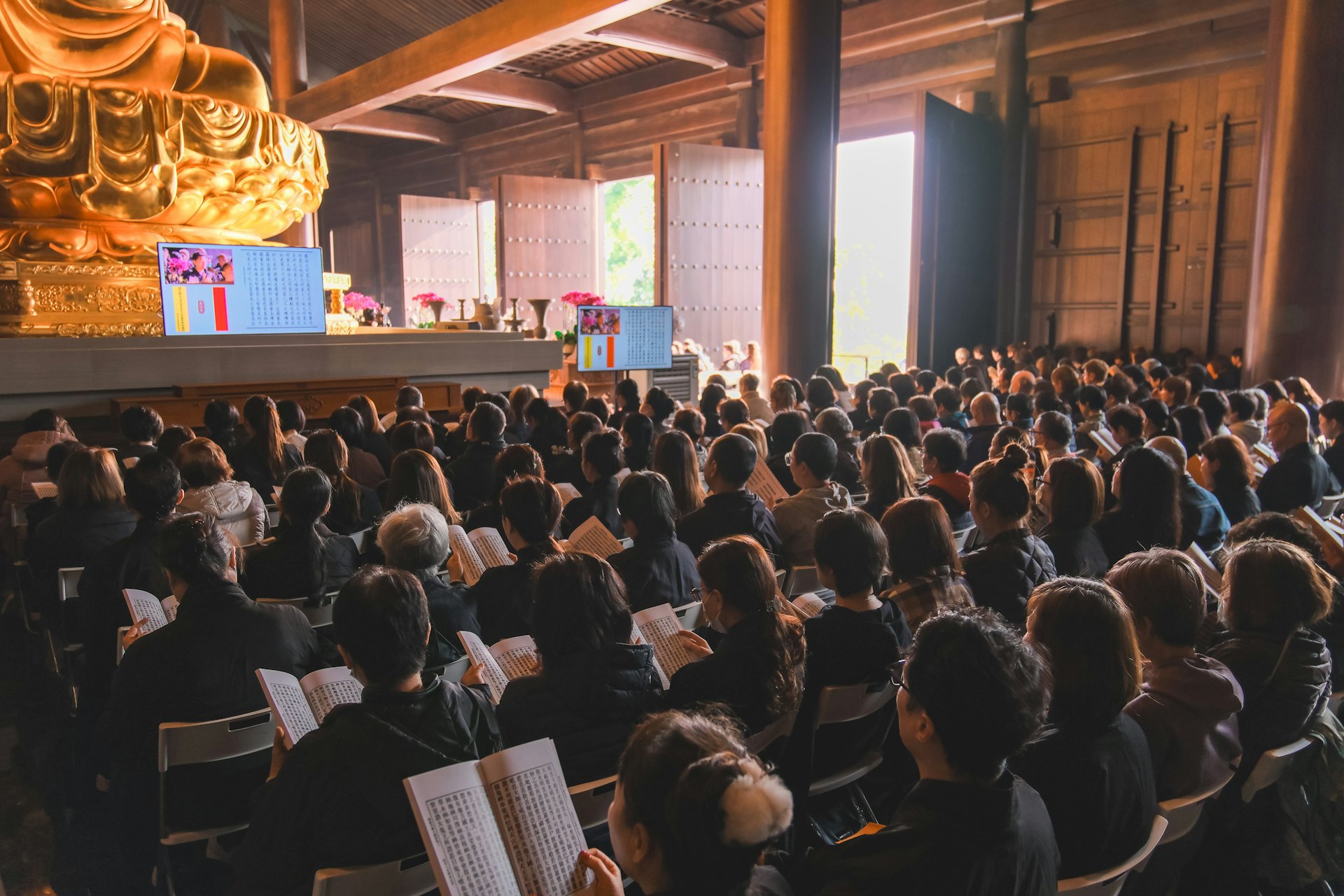 今日(13日)是大埔宏福苑五級火災罹難者「尾七」,大埔慈山寺於寺內大雄寶殿舉辦「大埔宏福苑火災地藏菩薩拔度消災法會」。(慈山寺提供) 今日(13日)是大埔宏福苑五級火災罹難者「尾七」,大埔慈山寺於寺內大雄寶殿舉辦「大埔宏福苑火災地藏菩薩拔度消災法會」。(慈山寺提供)
