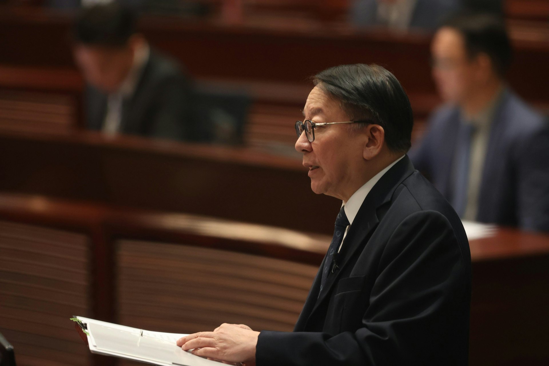 1月14日,第八屆立法會舉行首次大會,討論宏福苑火災各項善後工作,政務司司長陳國基提出政府議案。(鄭子峰攝) 1月14日,第八屆立法會舉行首次大會,討論宏福苑火災各項善後工作,政務司司長陳國基提出政府議案。(鄭子峰攝)