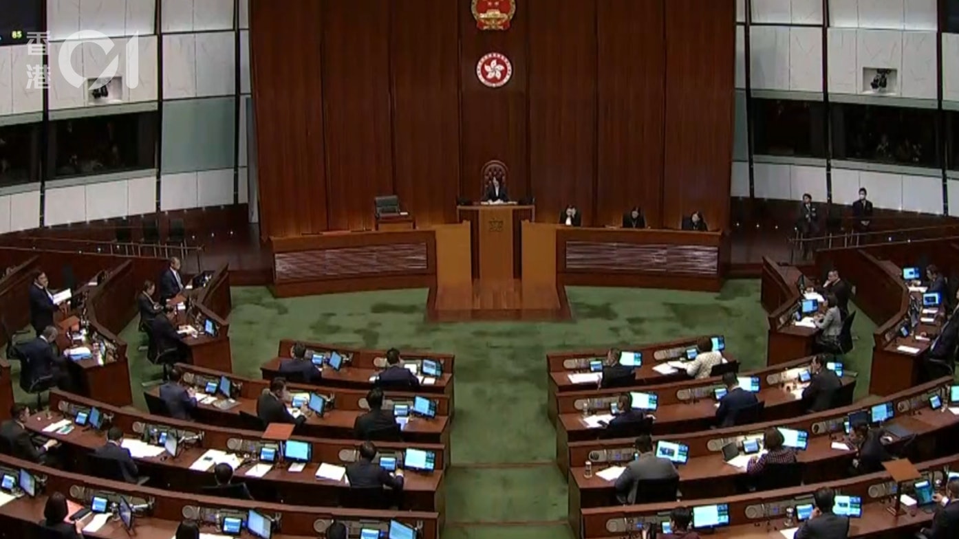 政府今年擬提交32項法案 下半年因應宏福苑火災修訂建築物條例 政府今年擬提交32項法案 下半年因應宏福苑火災修訂建築物條例