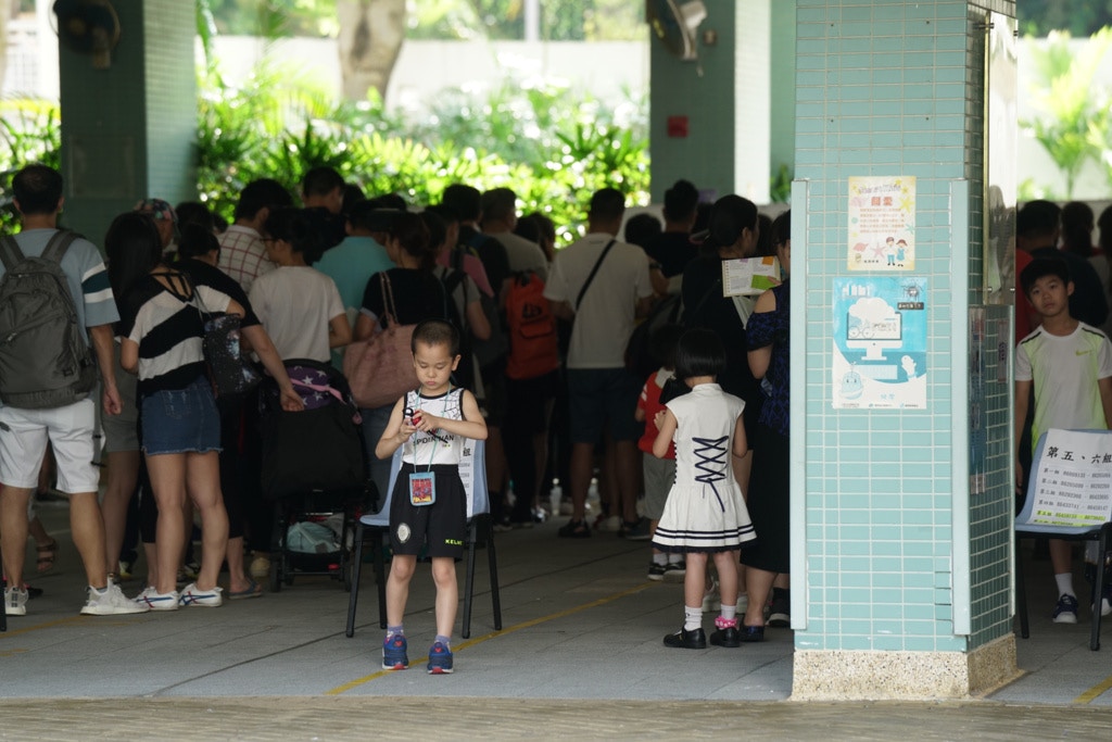 2026 小一派位結果將於下周三及四（6月3日、4日）公布，本年度共有16.345名學童參加小一統一排位，約86.2%獲派首三志願。（資料圖片）