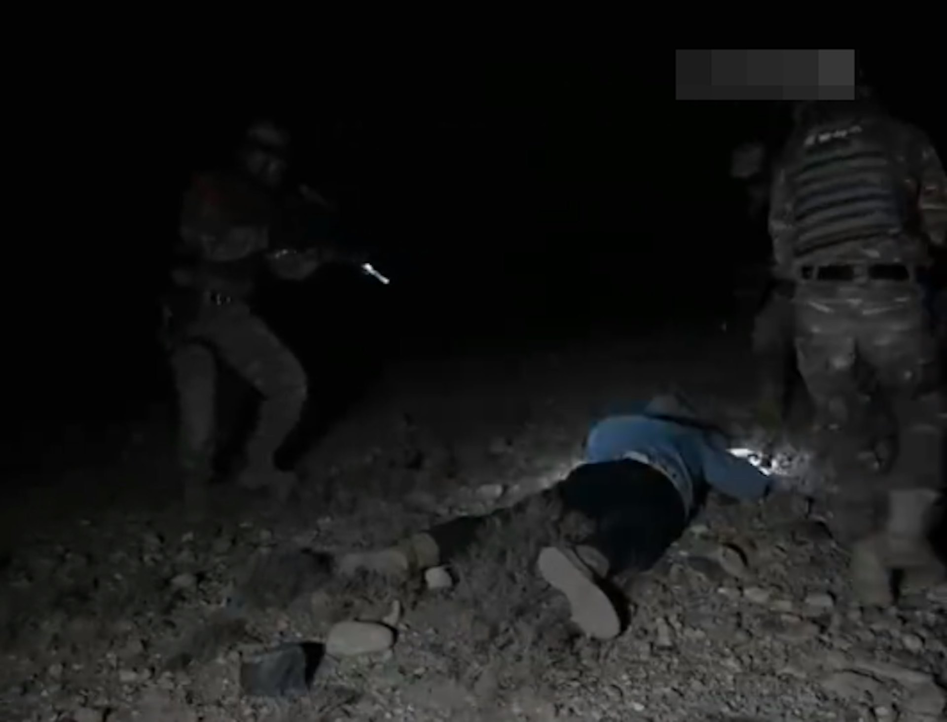 僅用時不到2分鐘便完成清剿任務,「擊斃」4名「暴恐分子」。(央視) 僅用時不到2分鐘便完成清剿任務,「擊斃」4名「暴恐分子」。(央視)