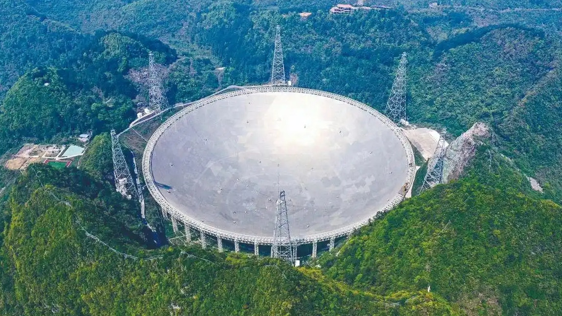 中國天眼推進升級 周邊建數十台中等天線 形成世界首個巨型陣列