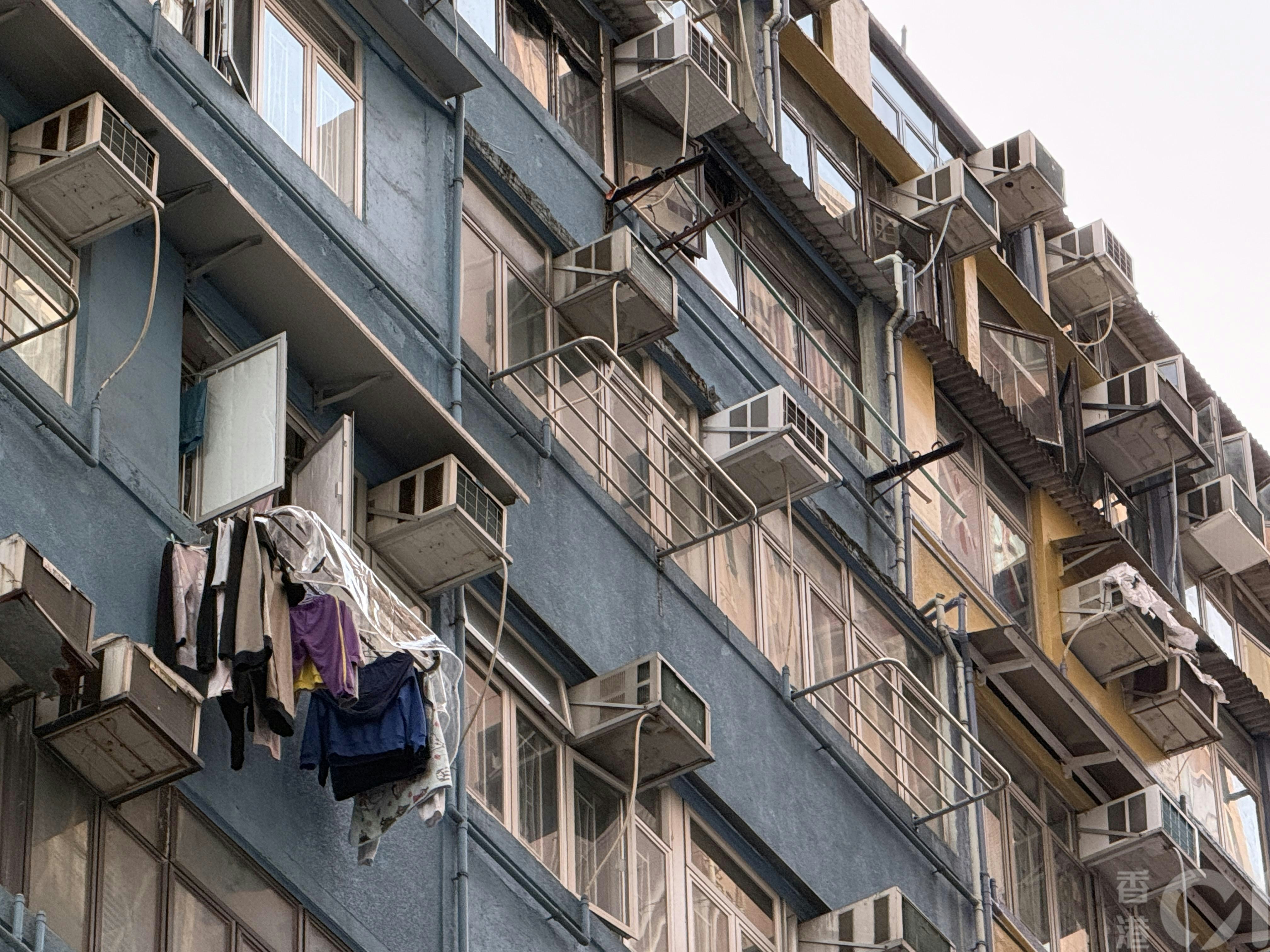 施政報告｜李家超：不用高壓手段取締劣質劏房　免住戶無瓦遮頭