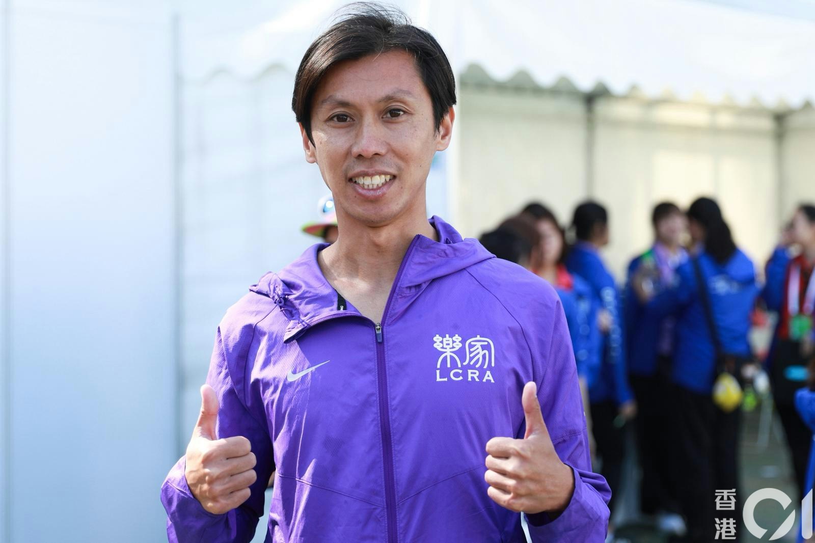 渣打馬拉松2026|陳家豪中途「不見了」 14公里傷出問人借錢搭車