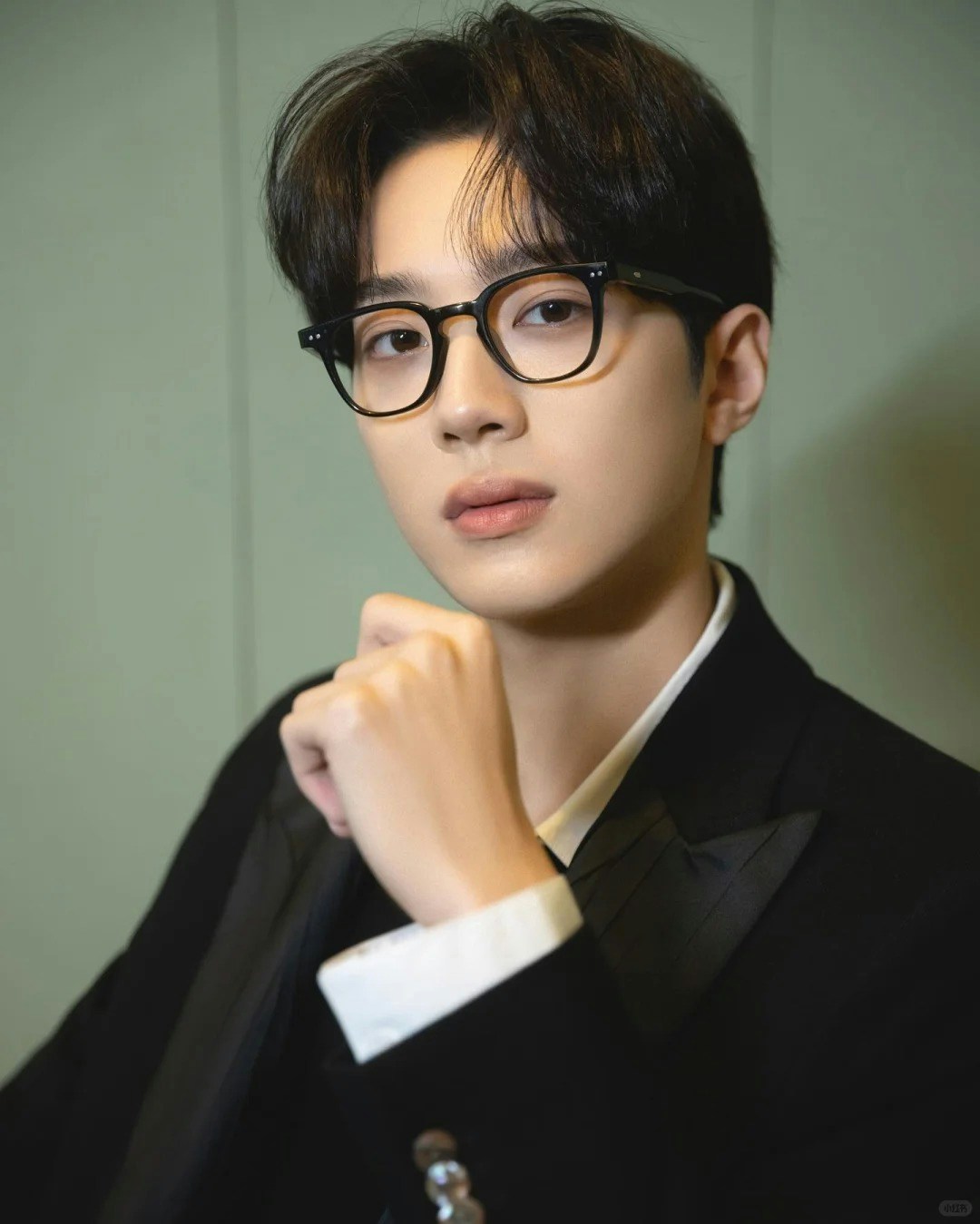 24岁男星揭圈中畸形规则经纪人惊人言论：宁愿你约炮都唔好拍拖