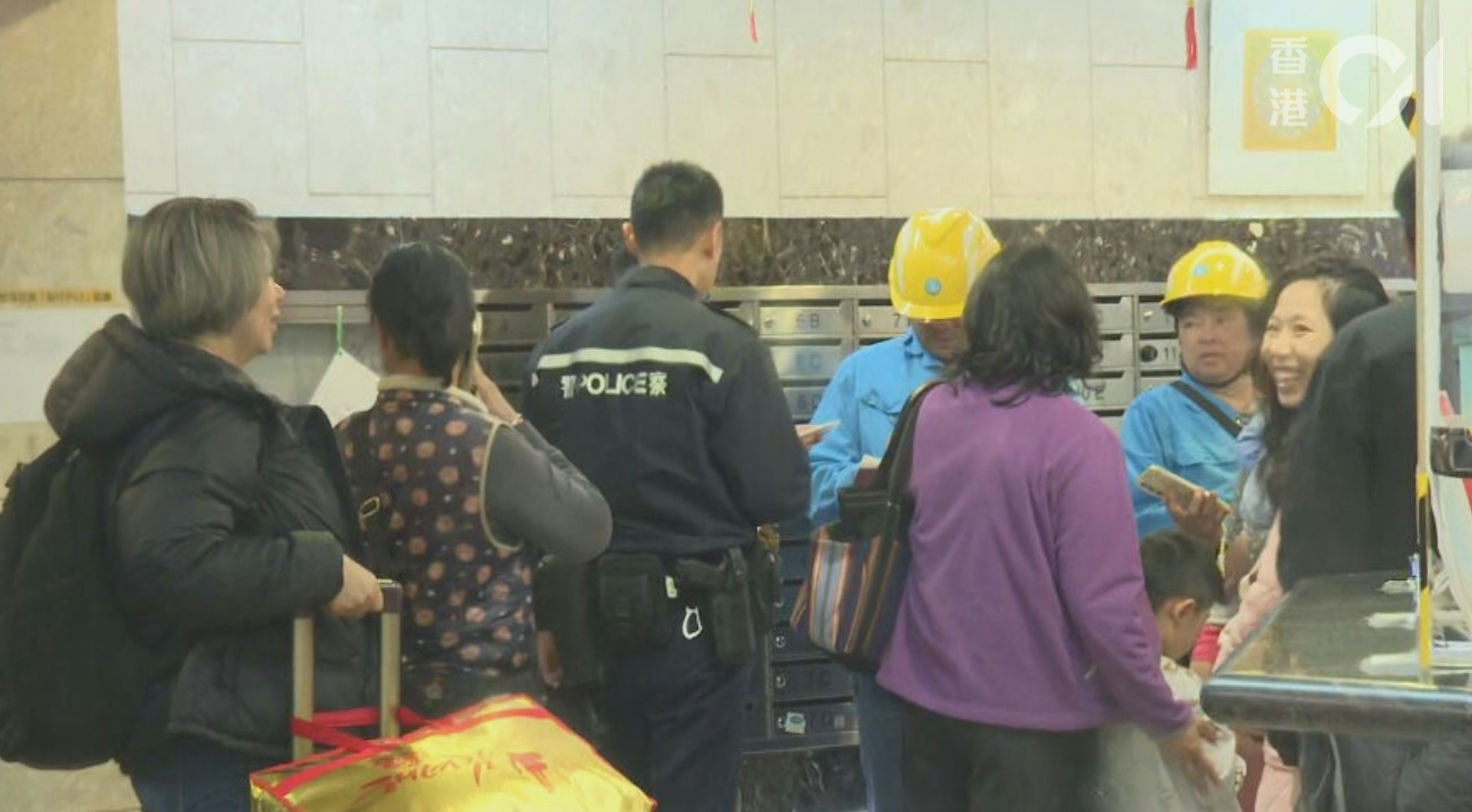 警方及消防到場。 警方及消防到場。