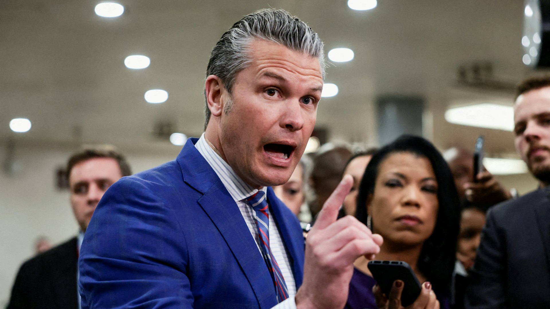 美國防長稱今向伊朗發動「最猛烈」空襲 軍方:打擊地下武器庫 美國防長稱今向伊朗發動「最猛烈」空襲 軍方:打擊地下武器庫